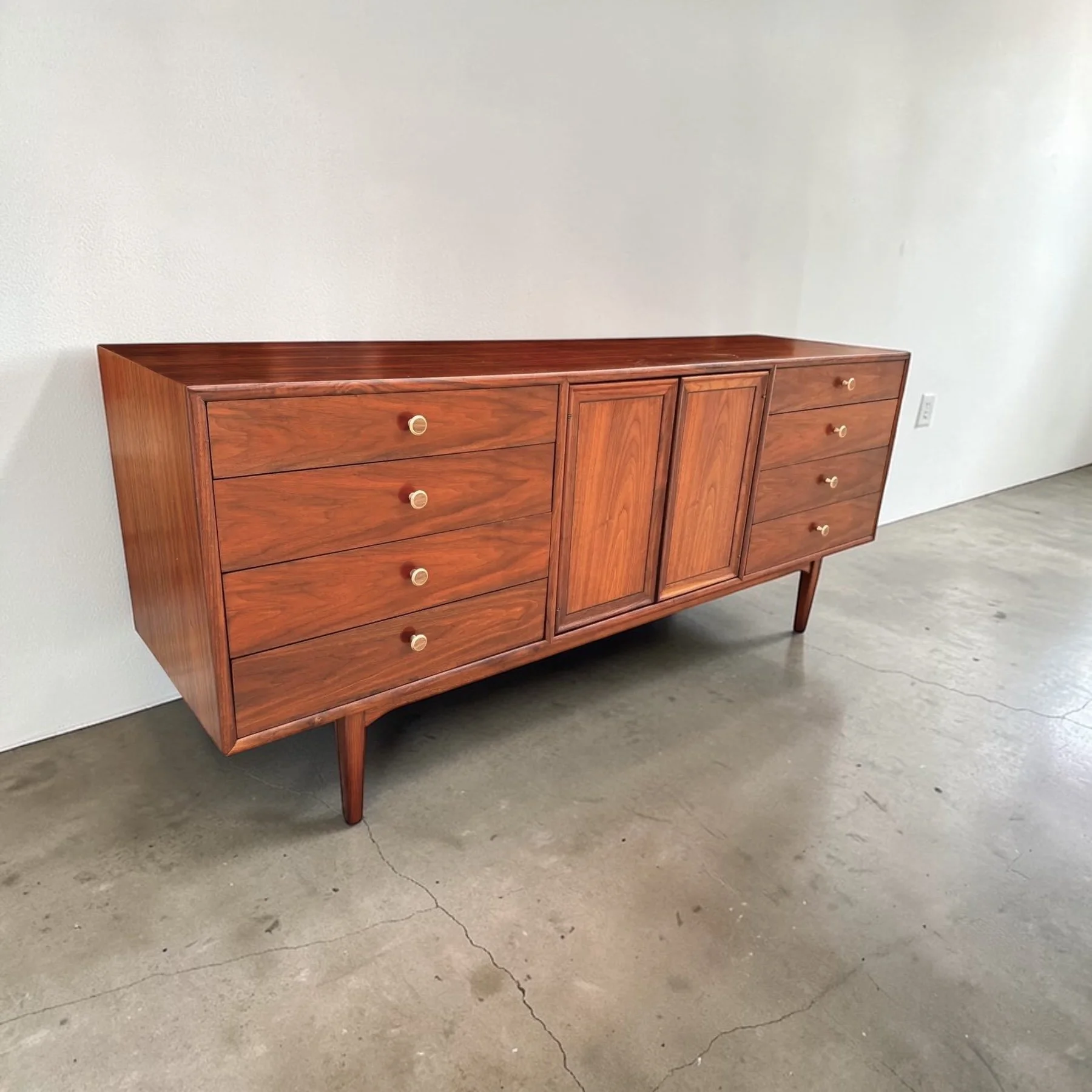 vintage-mid-century-modern-11-drawer-dresser-in-walnut-kipp-stewart-drexels-declaration-line-1960s-2742.jpg