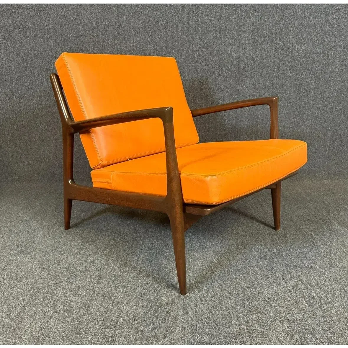 vintage-danish-mid-century-modern-lounge-chair-by-kofod-larsen-for-selig-5120.webp