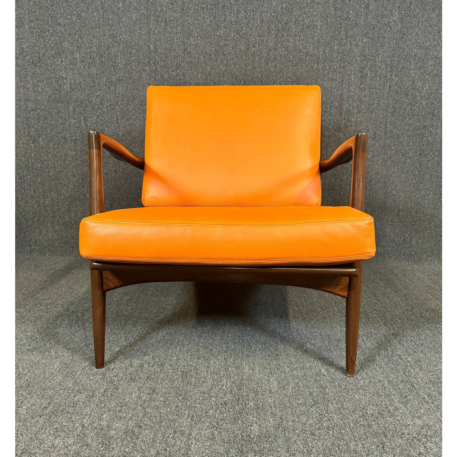 vintage-danish-mid-century-modern-lounge-chair-by-kofod-larsen-for-selig-2103.webp