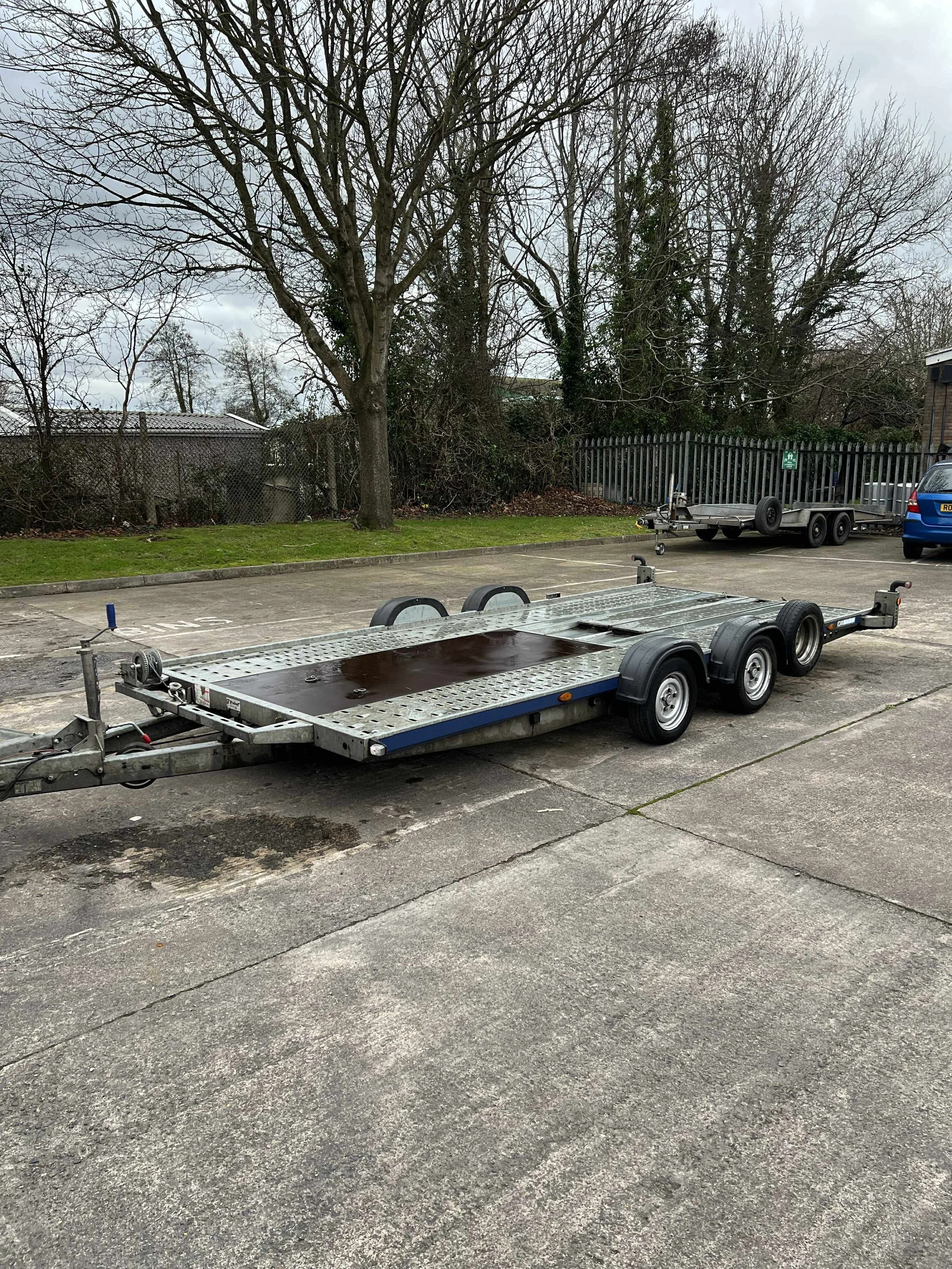Brian James C4 Blue trailer