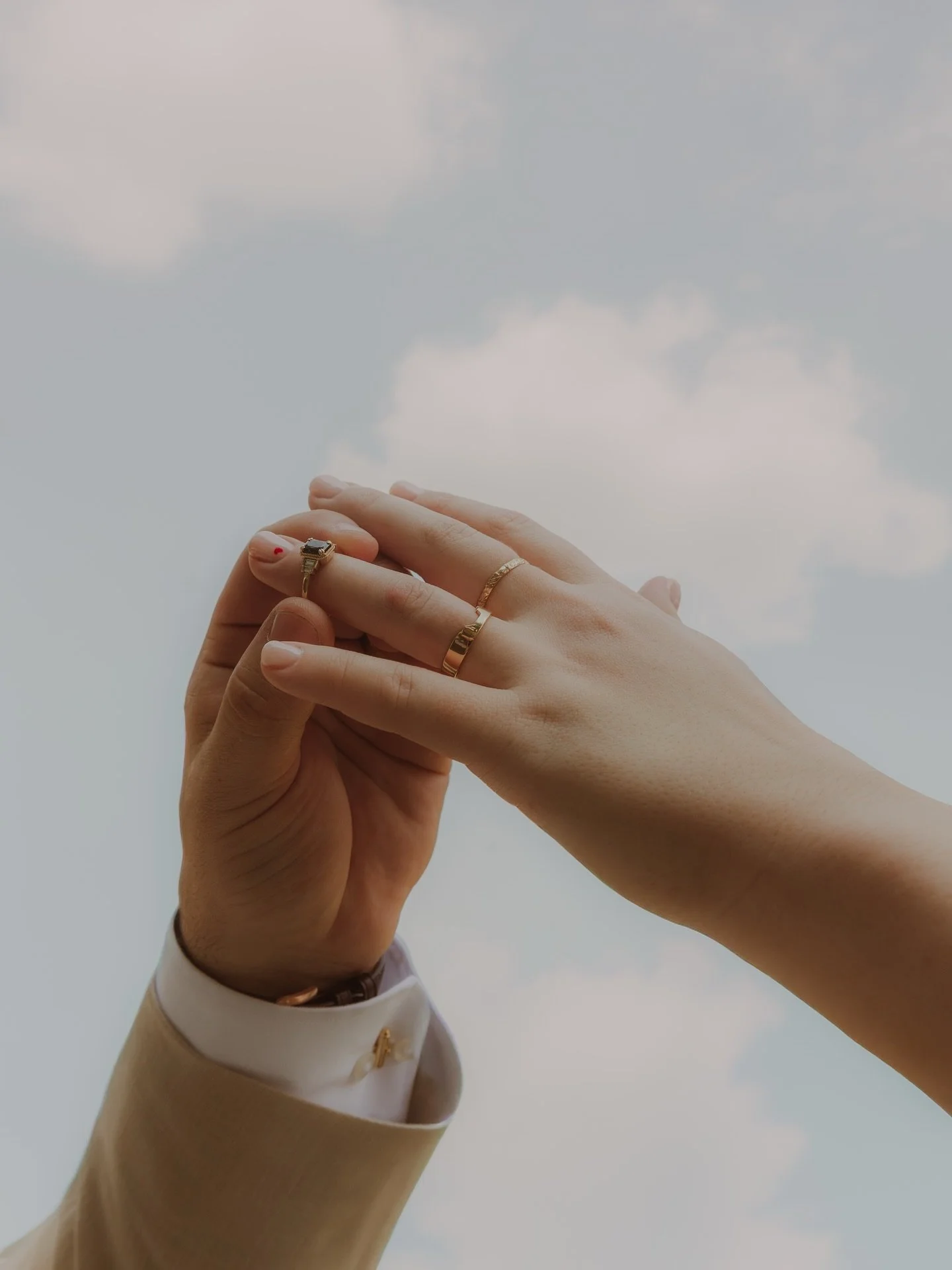 ✨ Wedding season chaos is real over here!!! I&rsquo;m still glued to my laptop editing like a crazy person, fueled by lattes and love stories 🖤 But while I&rsquo;m slowly wrapping up this year&rsquo;s magic, this is a reminder my books for 2026 wedd