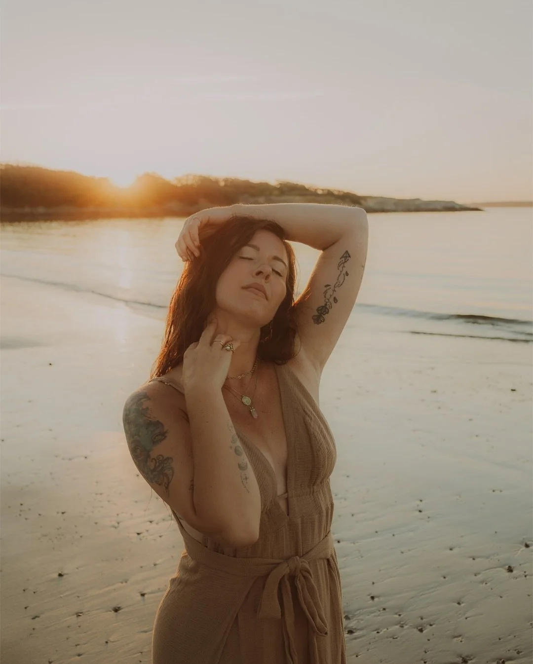 &ldquo;She didn&rsquo;t find herself all at once, she drifted back slowly, with the tide, like seashells returning home.&rdquo; 🐚 🕊️ 🍃 

|| There&rsquo;s something honest about being near the ocean. It doesn&rsquo;t ask you to be more than you are