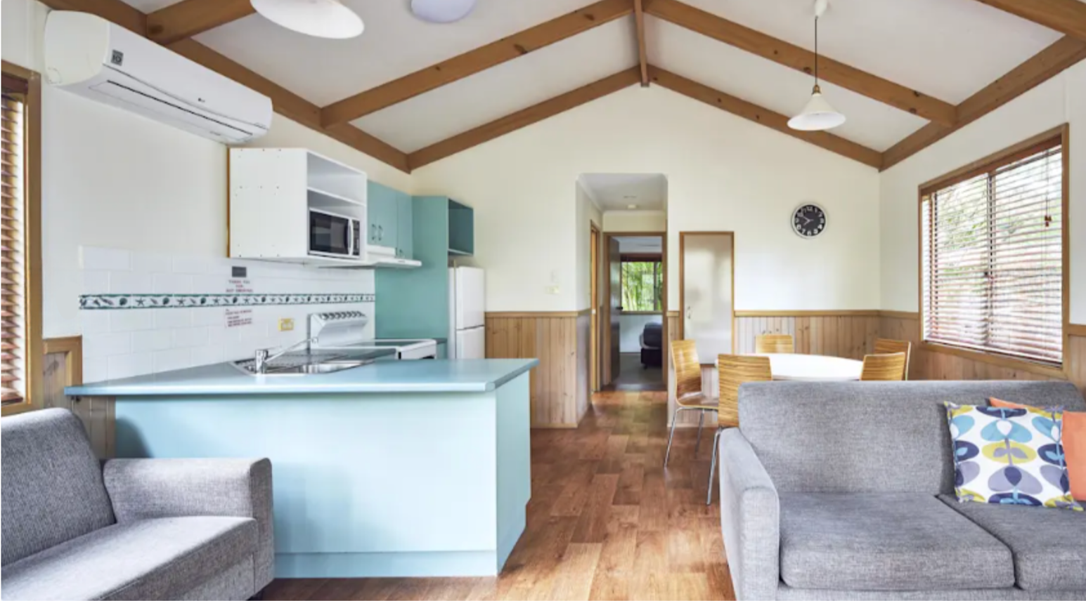 beach holiday cabins for groups to celebrate and have fun.