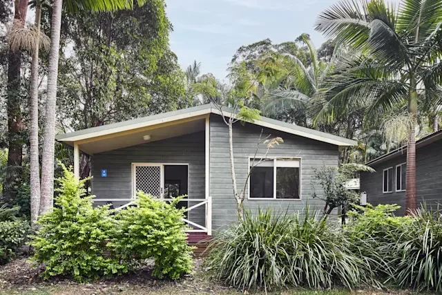 chilling at schoolies - best villa