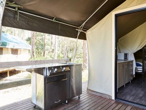 Keep your faith strong after graduation with a Jesus-focused Schoolies experience.