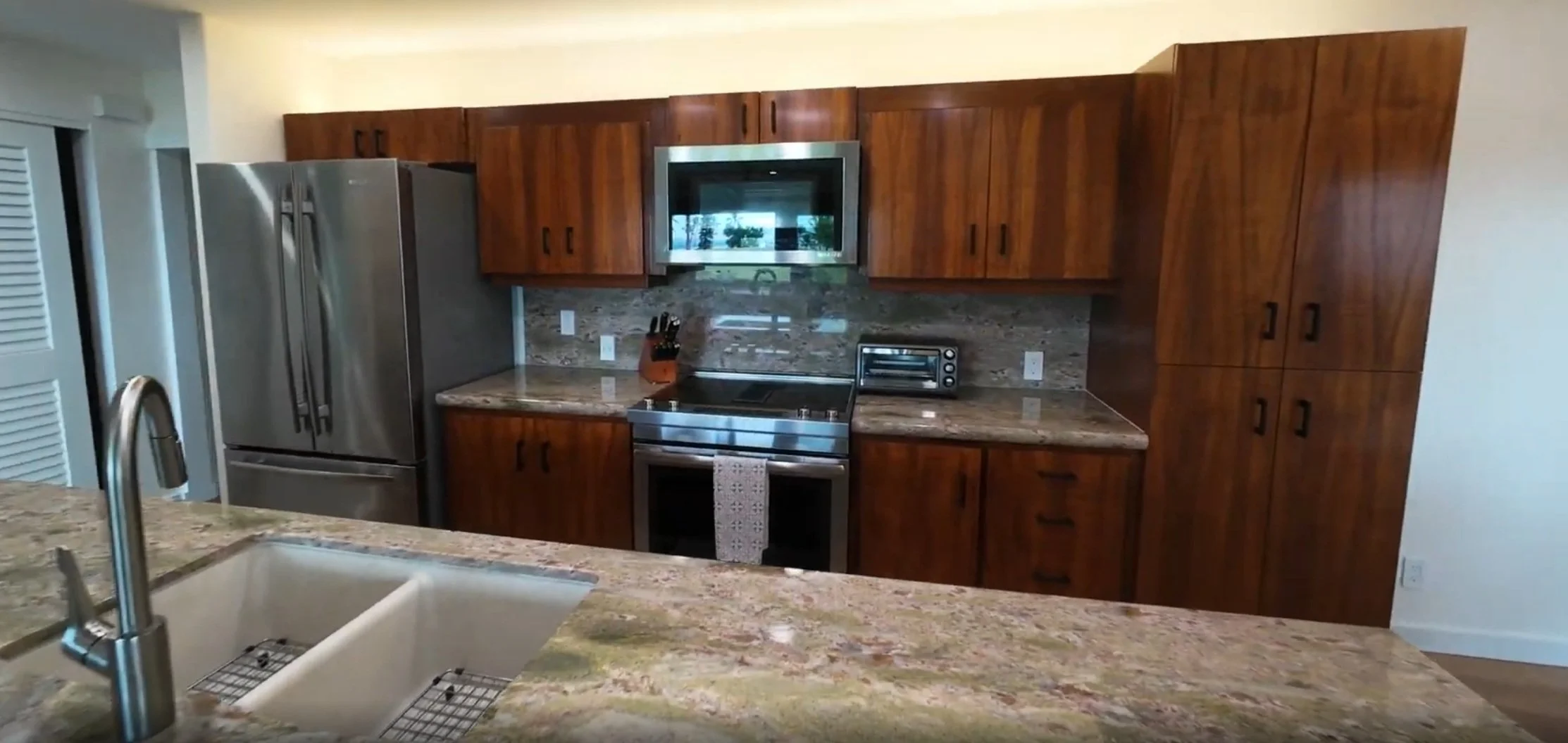 kitchen cabinet.jpg