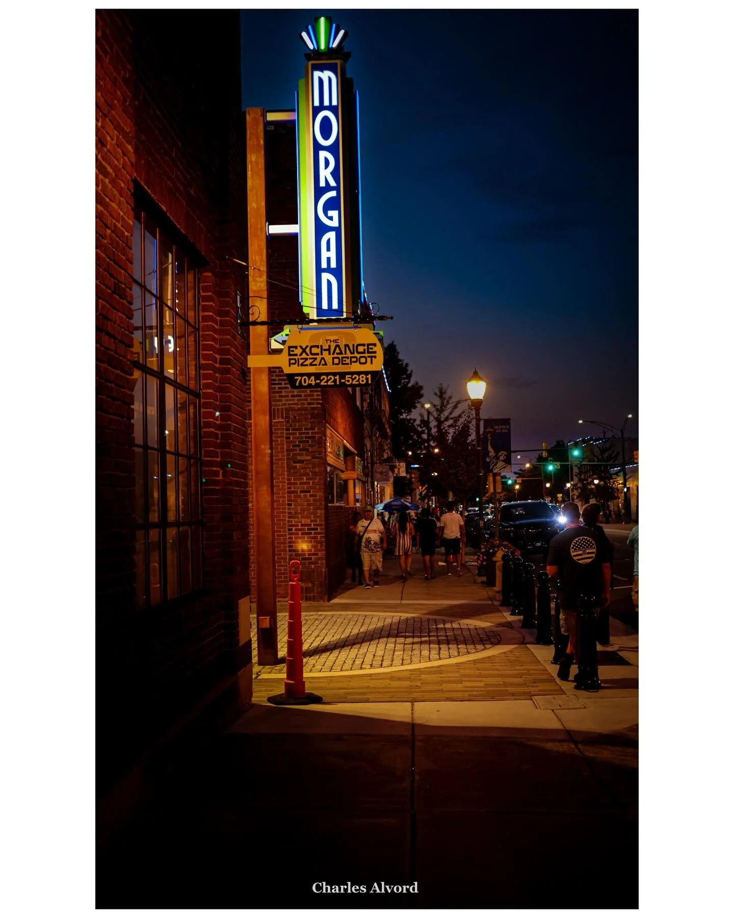 The best pizza.
&bull;
&bull;
&bull;
#pizza #downtown #town #street #people #night #fourthofjuly #independence #dark #walk #walking #sidewalk #neonsign #marquee #alley #morgan #road #sky #photo #photographer #photography #canon