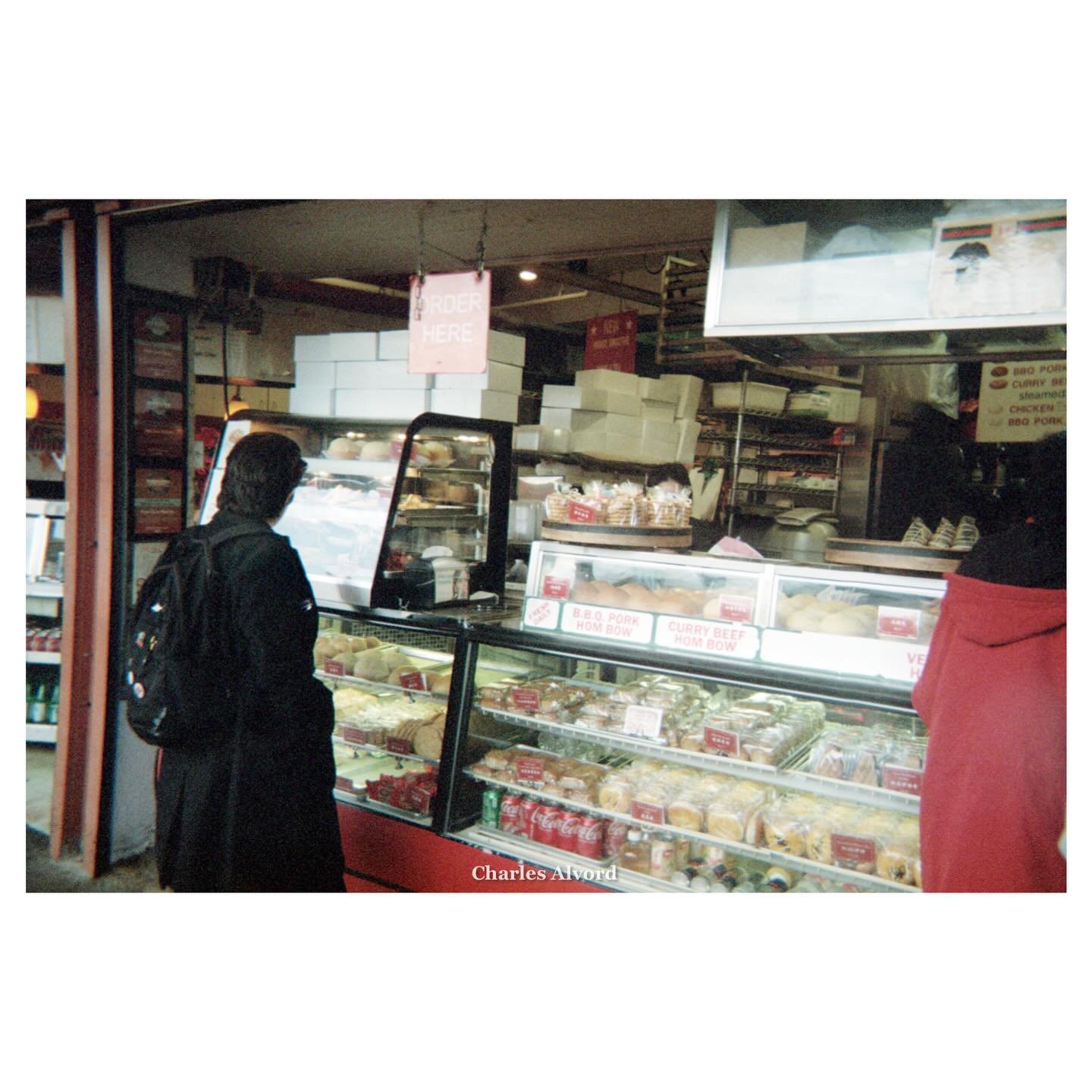 Gotta love a disposable.
&bull;
&bull;
&bull;
#photography #disposablecamera #seattle #film #market