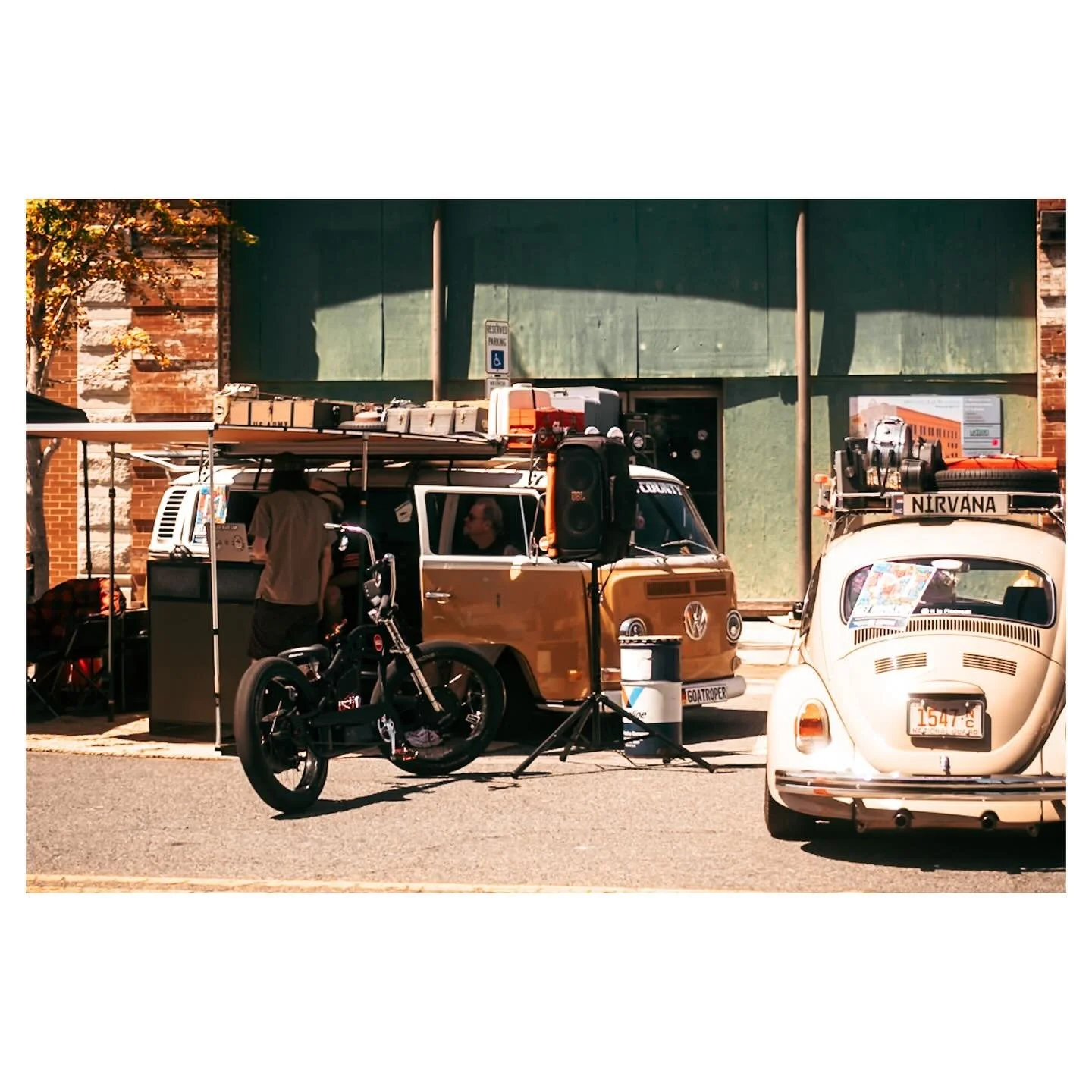 NirVANa? You&rsquo;re buggin&rsquo;!
&bull;
&bull;
&bull;
#northcarolina #nirvana #art #photography #streetphotography