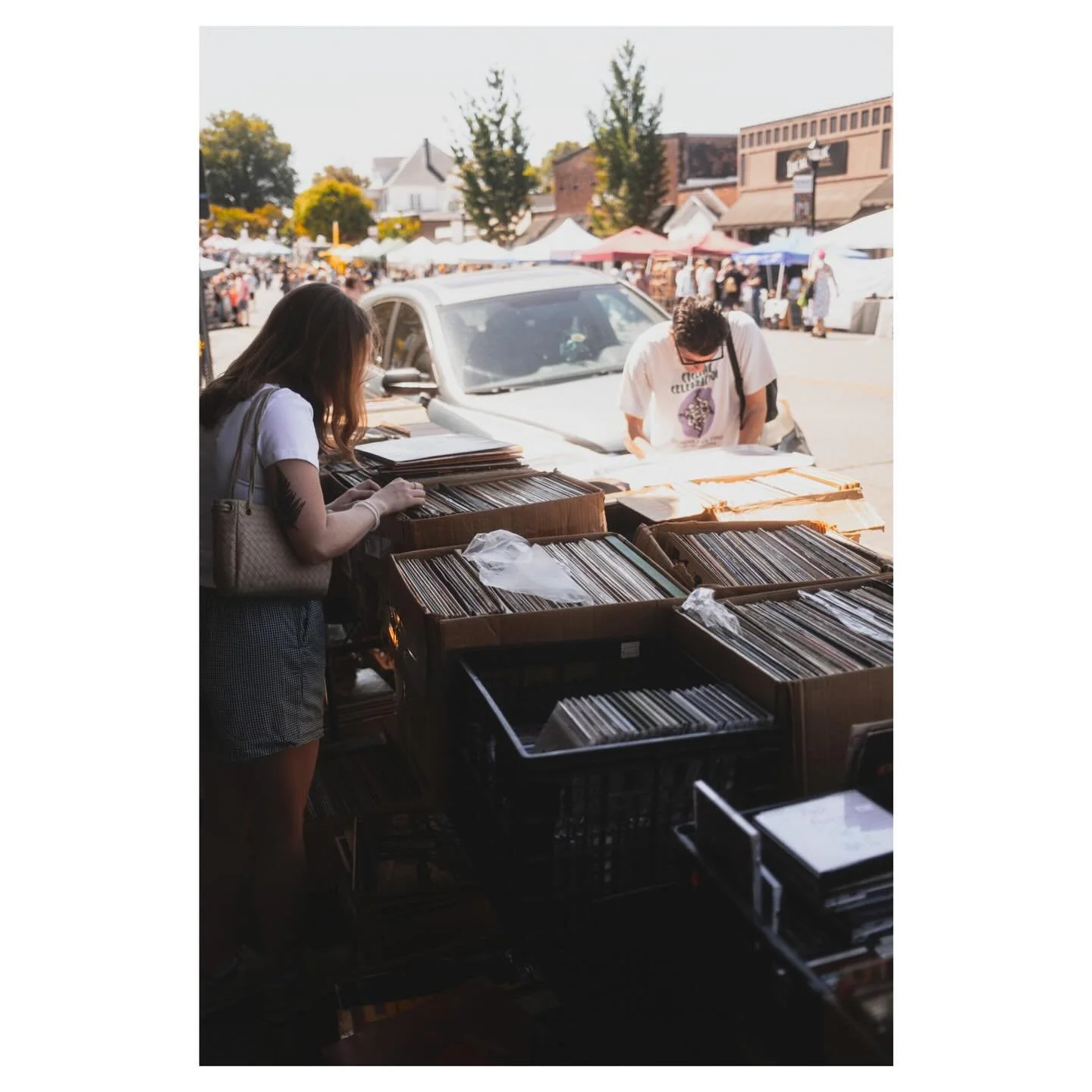 Jammin&rsquo;
&bull;
&bull;
&bull;
#vinyl #photography #downtown #street #photo