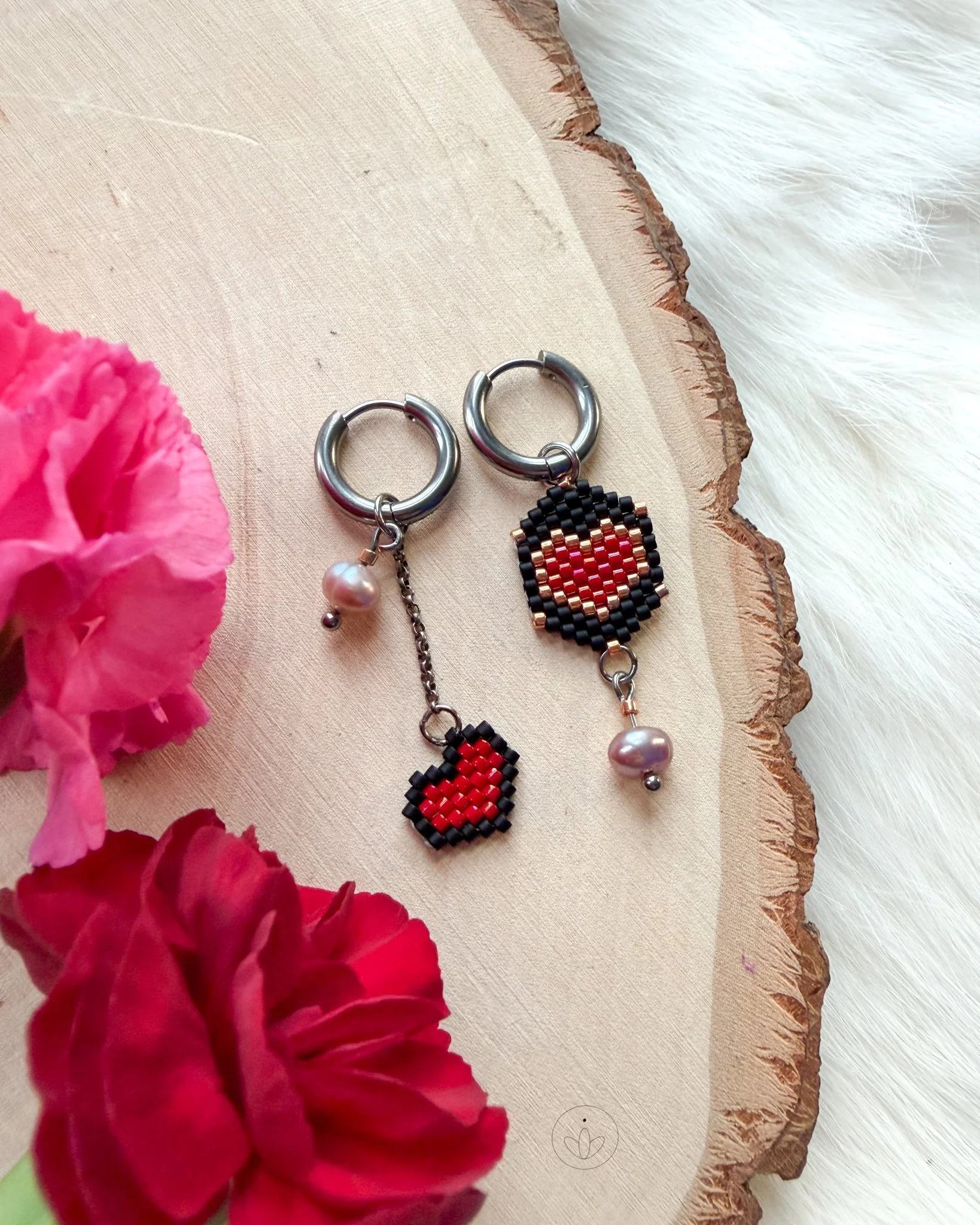 XOXO silver hoop black.jpg