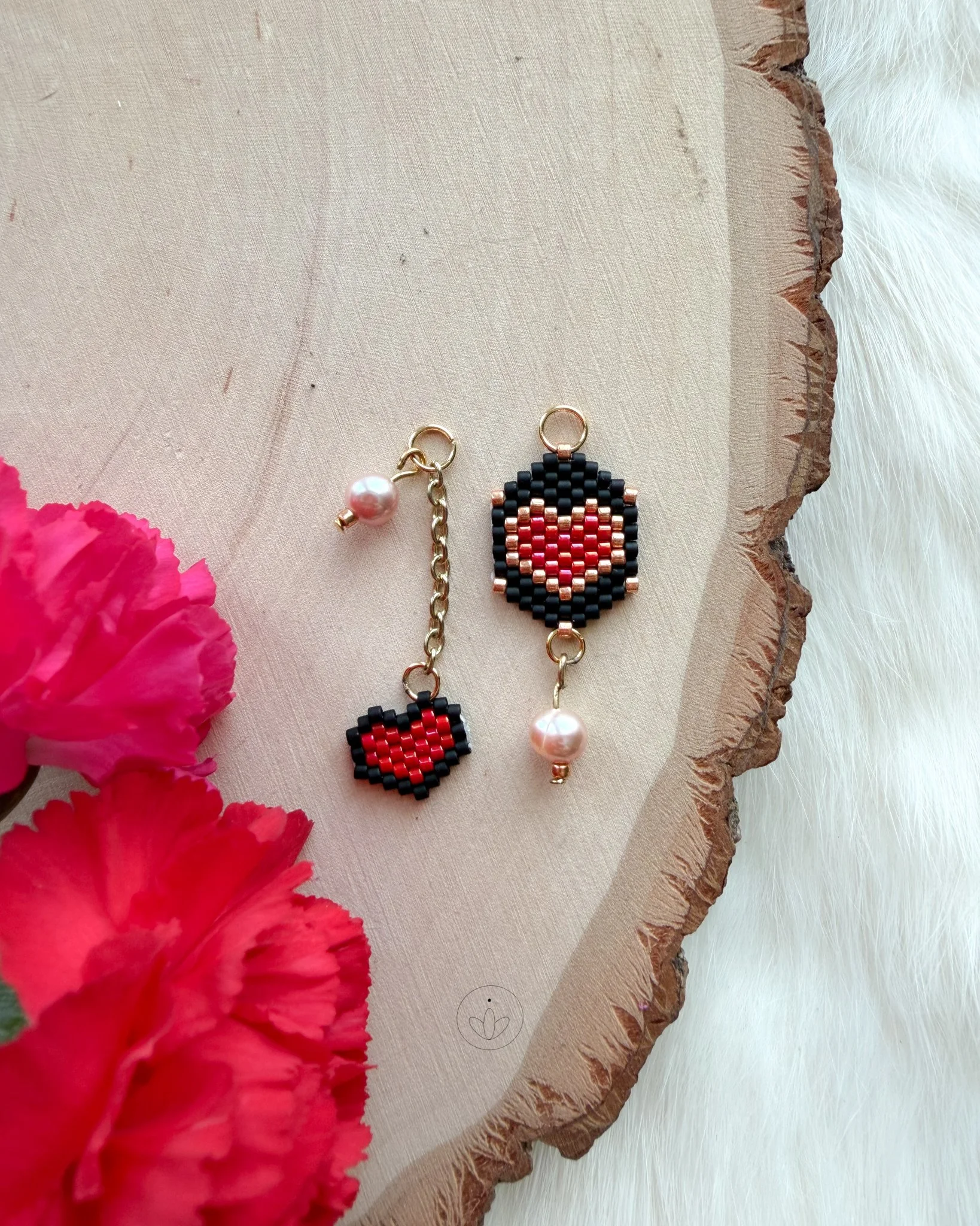 XOXO gold charm Black-1.jpg