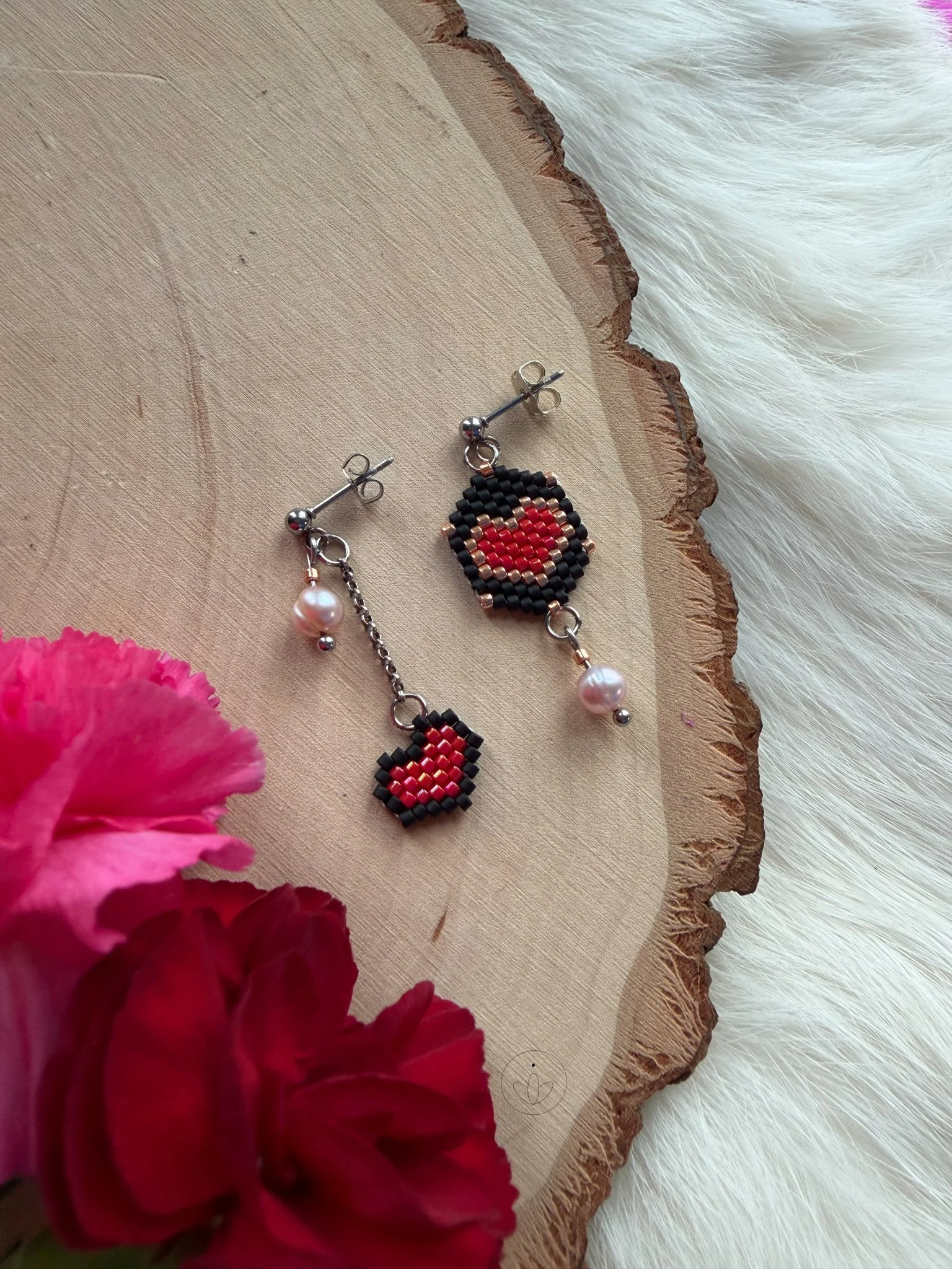 XOXO silver stud black.jpg