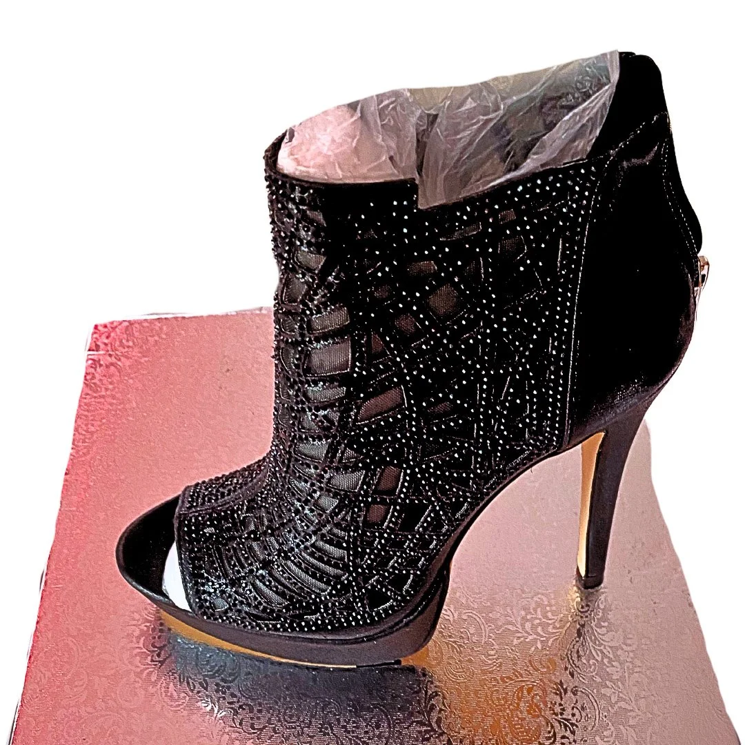 High heel shoes at Big Bin Dealz Bin Store Shopping