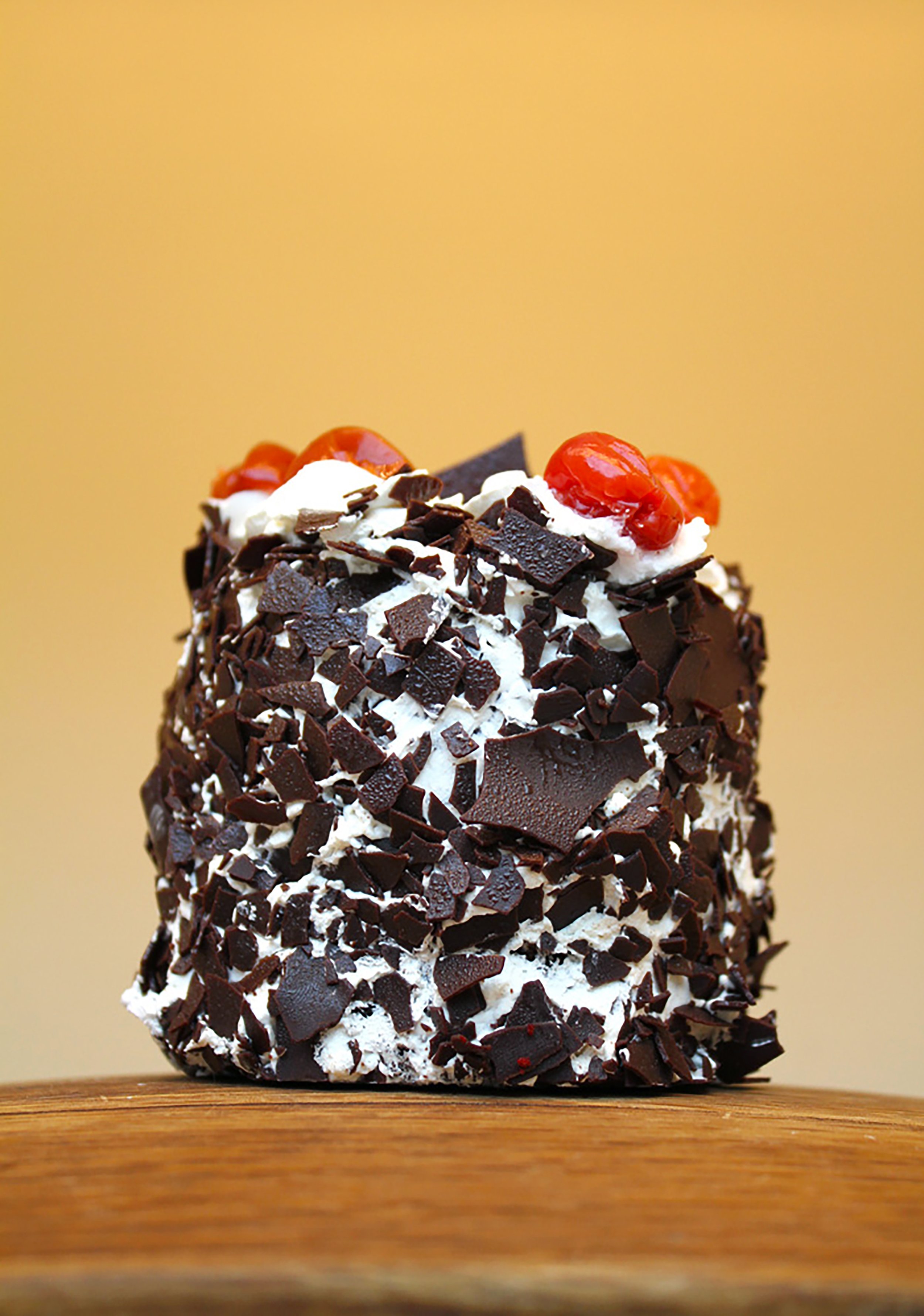 Mini cake in Columbus, Ohio bakery - food and beverage photography