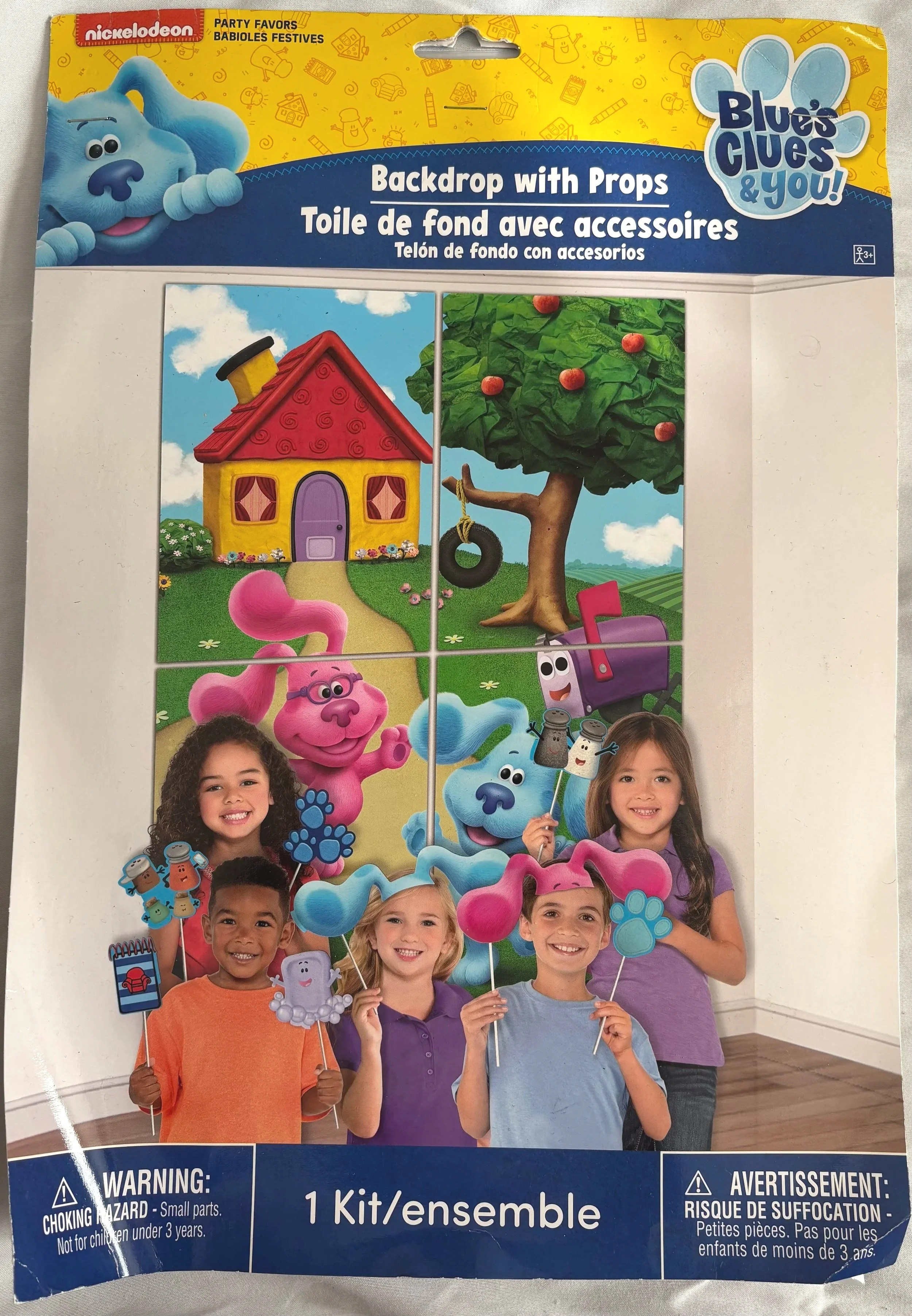 Blue's Clues & You Backdrop with Props