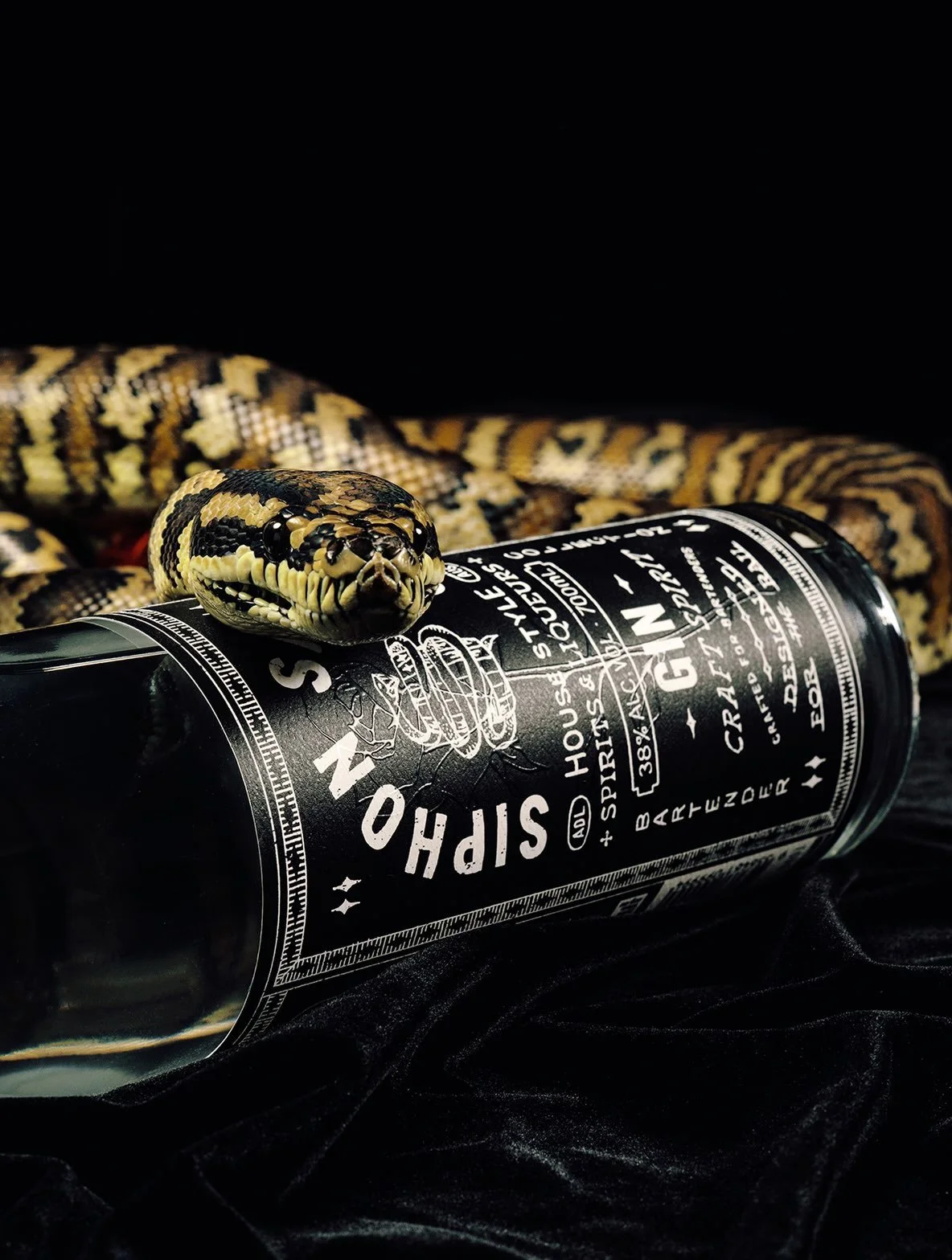 Siphon Gin is bold, smooth and built for the bar &mdash; bringing character to every pour, shake and stir.

Bold enough to stand out. Versatile enough to make it work.
From classic serves to modern cocktails, Siphon is made to move with your menu.

F