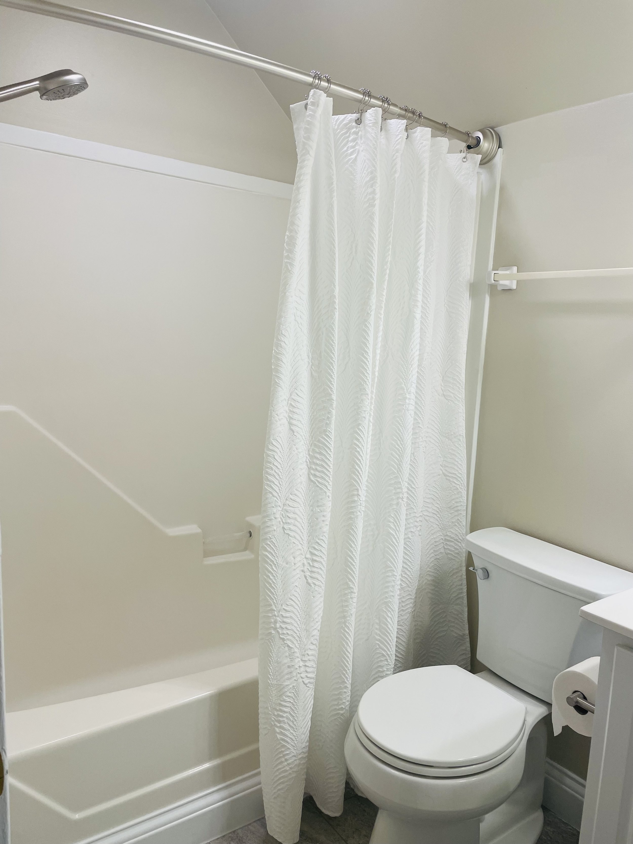 Upstairs bath.jpeg
