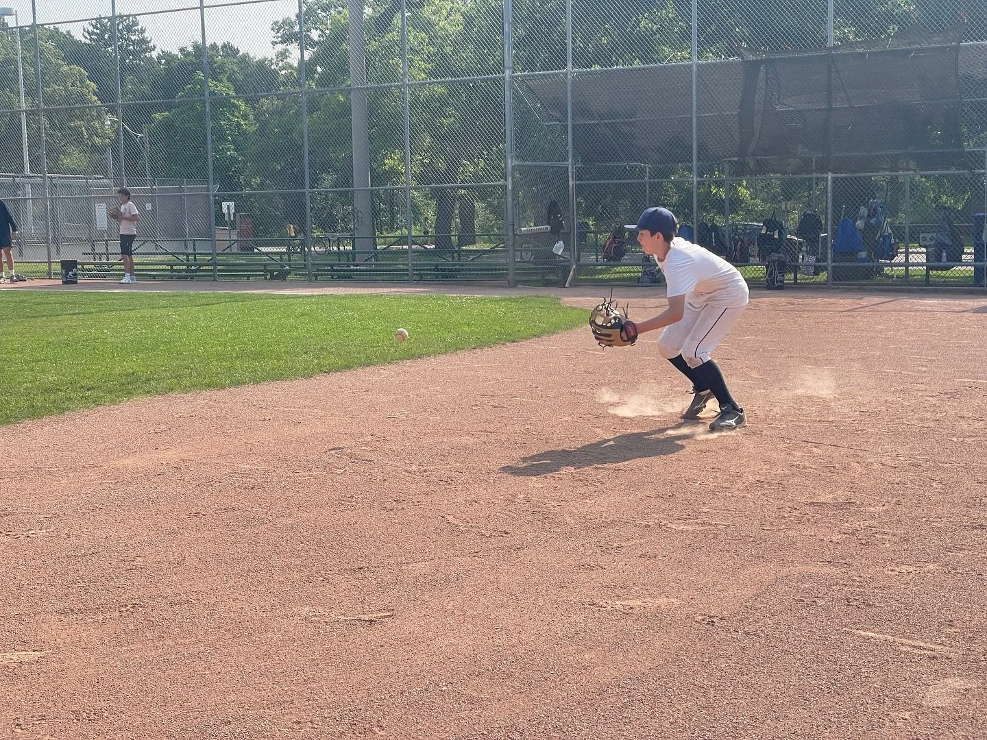 ☀️⚾️Summer Camp⚾️☀️

Kicked off with daily fundamentals! We started off the day with a solid warm up, playing catch and focused on honing our fielding skills. ⚾

Later in the morning we moved on to situational play! We practiced real game scenarios t