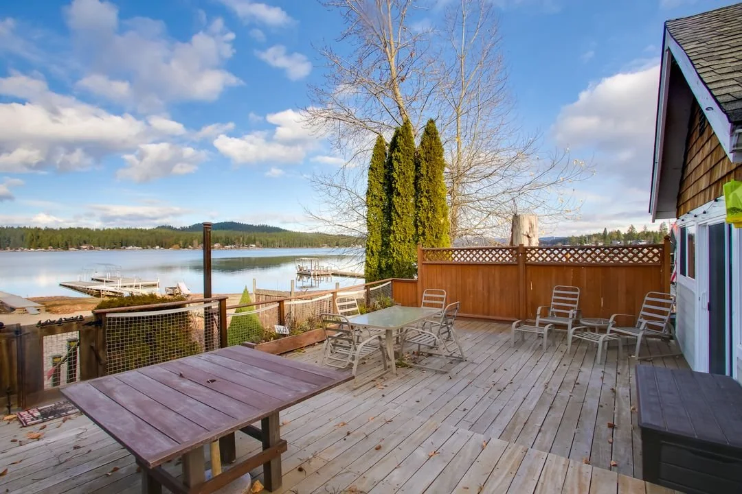 CHARMING LAKEFRONT CABIN W/ DECK & FIREPIT
DIAMOND LAKE: NEWPORT, WA.