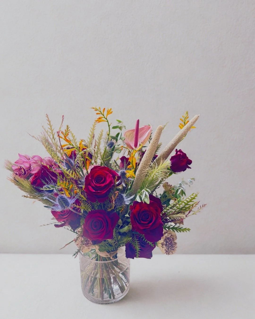 As someone who works with nature,
I&rsquo;m committed to creating sustainable designs.
Each bouquet is tied with natural jute twine,
without excessive wrapping &mdash;
because the flowers themselves hold the purest beauty.

#ennfloraldesign