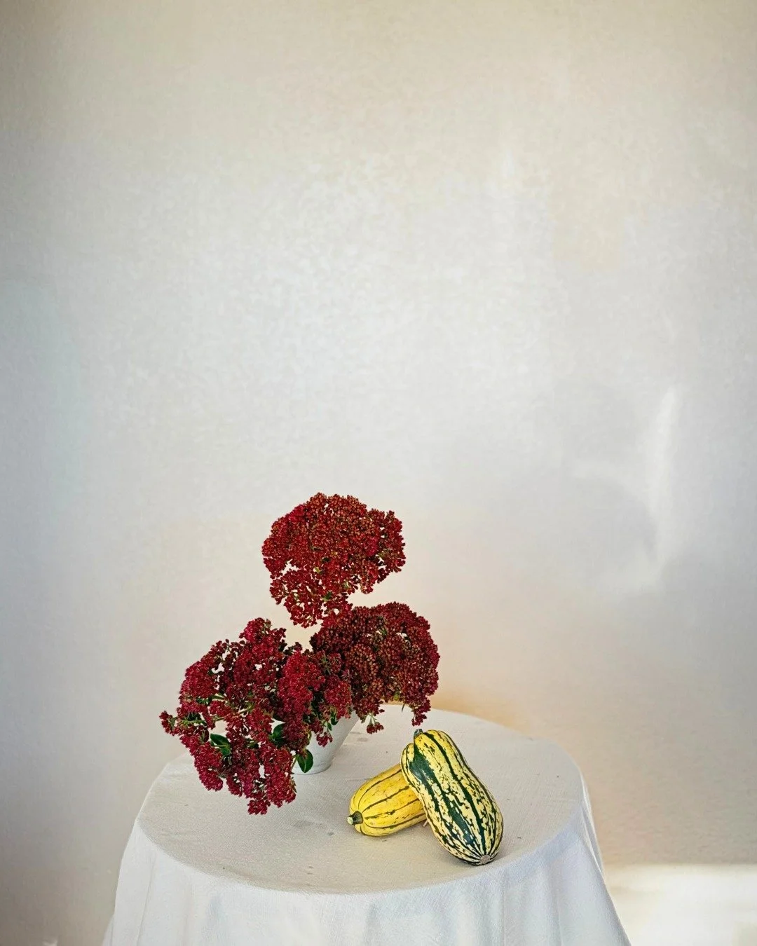 Less is not empty. It&rsquo;s space for beauty to breathe.

#ennfloraldesign