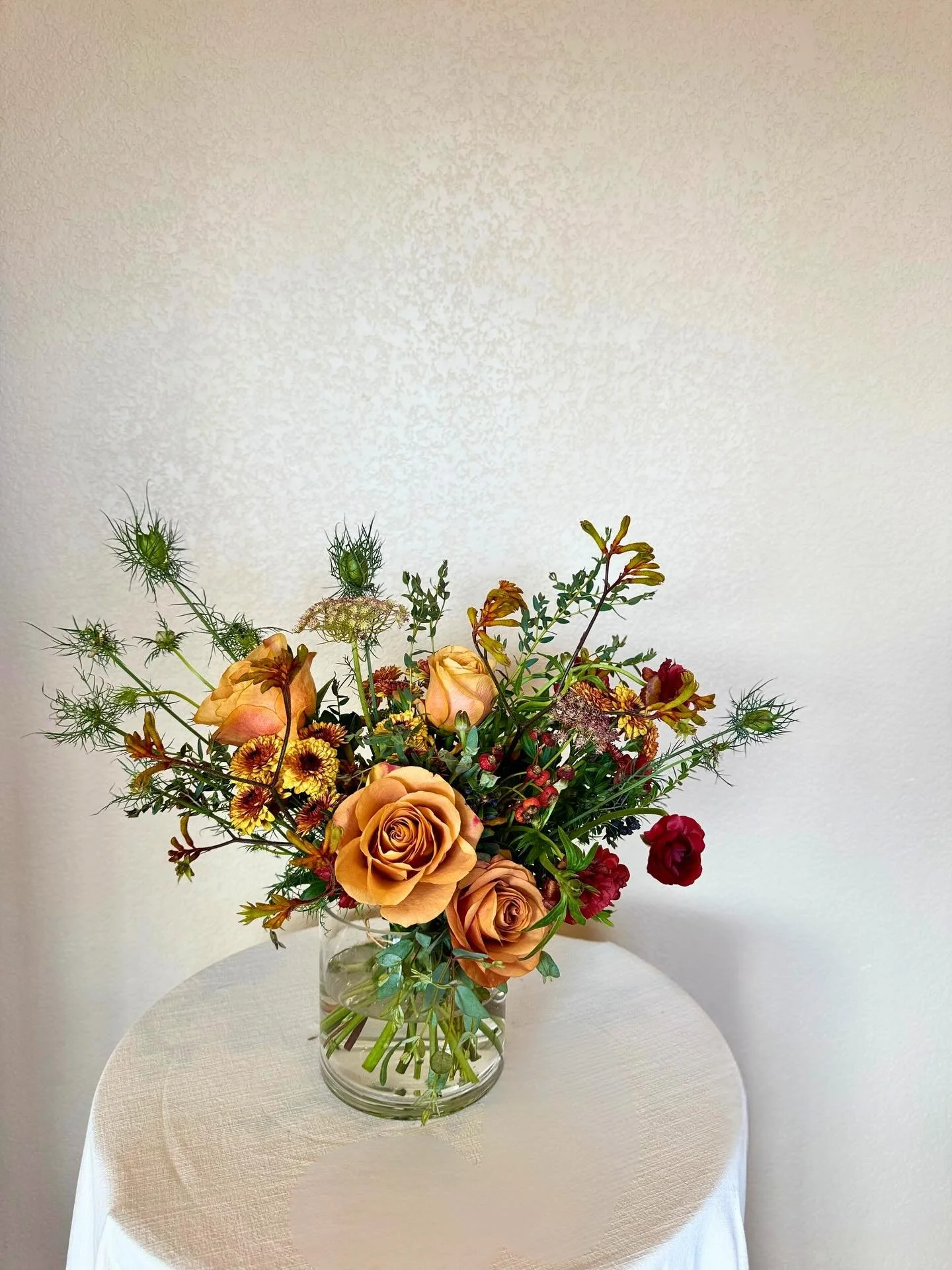Embrace the beauty of autumn.

I feel truly grateful to spend this time creating flowers, thinking of the smile of the person who will receive them.

#ennfloraldesign