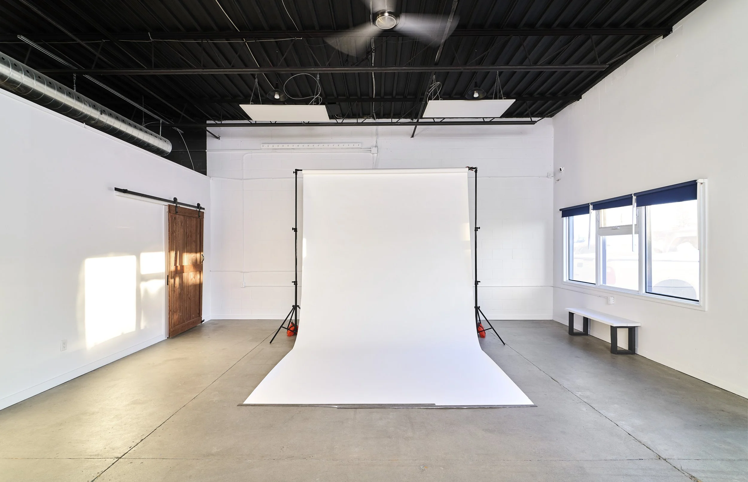 12HRInterior-Seamless Set Up.jpg