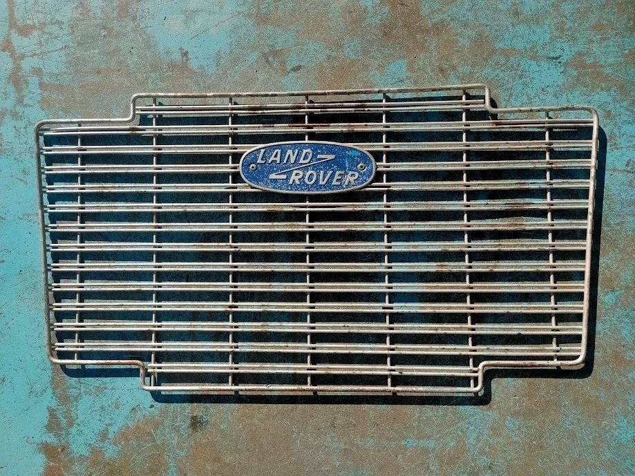 Late Series 2a grilles (suits mudguard-mounted headlights, so also fits Series 3)