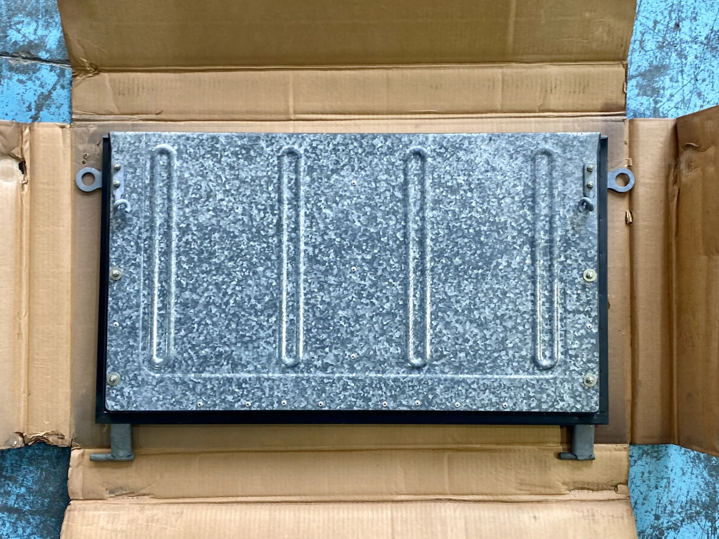 320604_back_b5hfjl.jpg