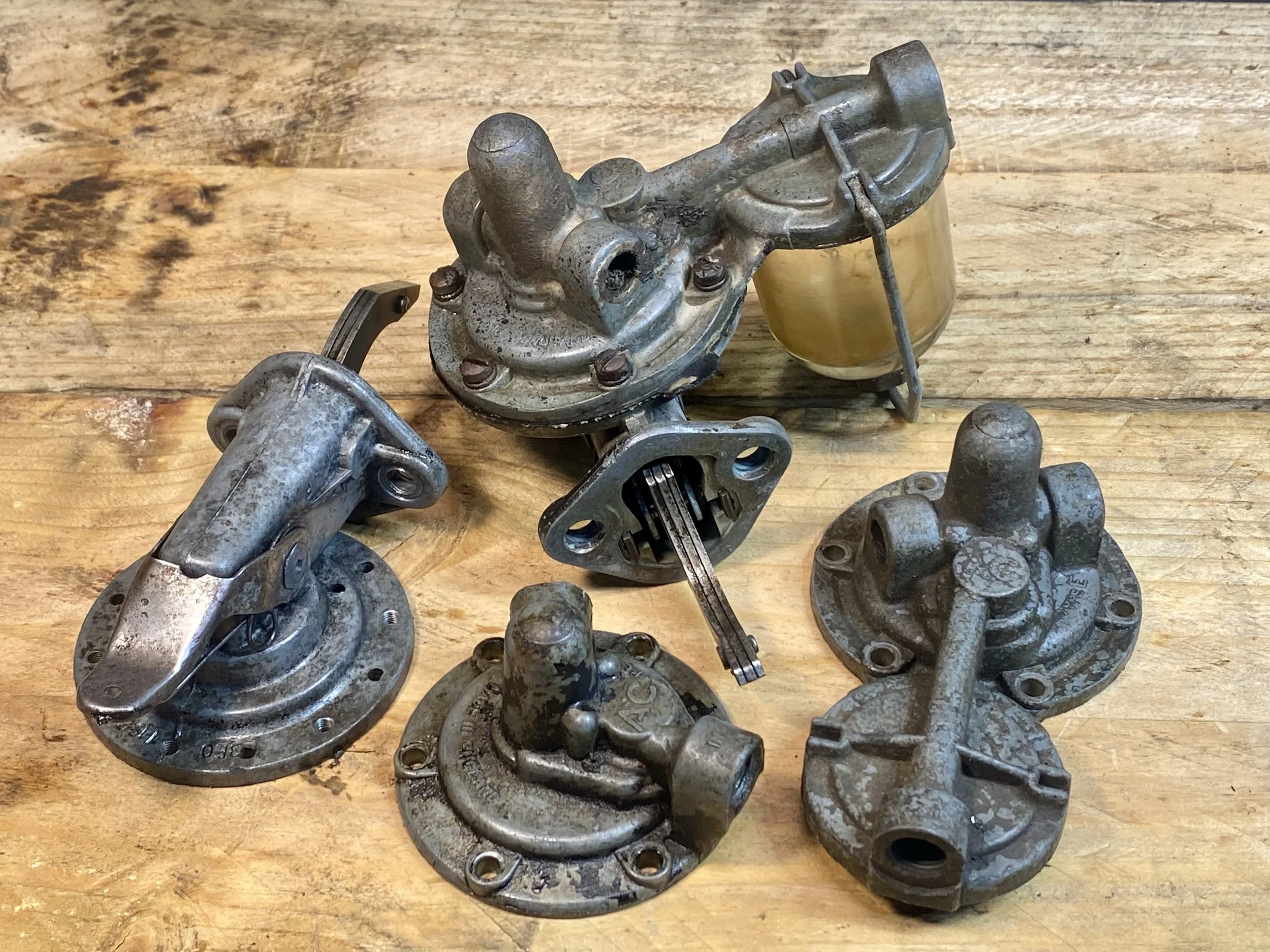 Mechanical fuel pumps for Series 2.25 litre 4 cylinder petrol or diesel engines (the diesel ones have no glass sediment bowl)