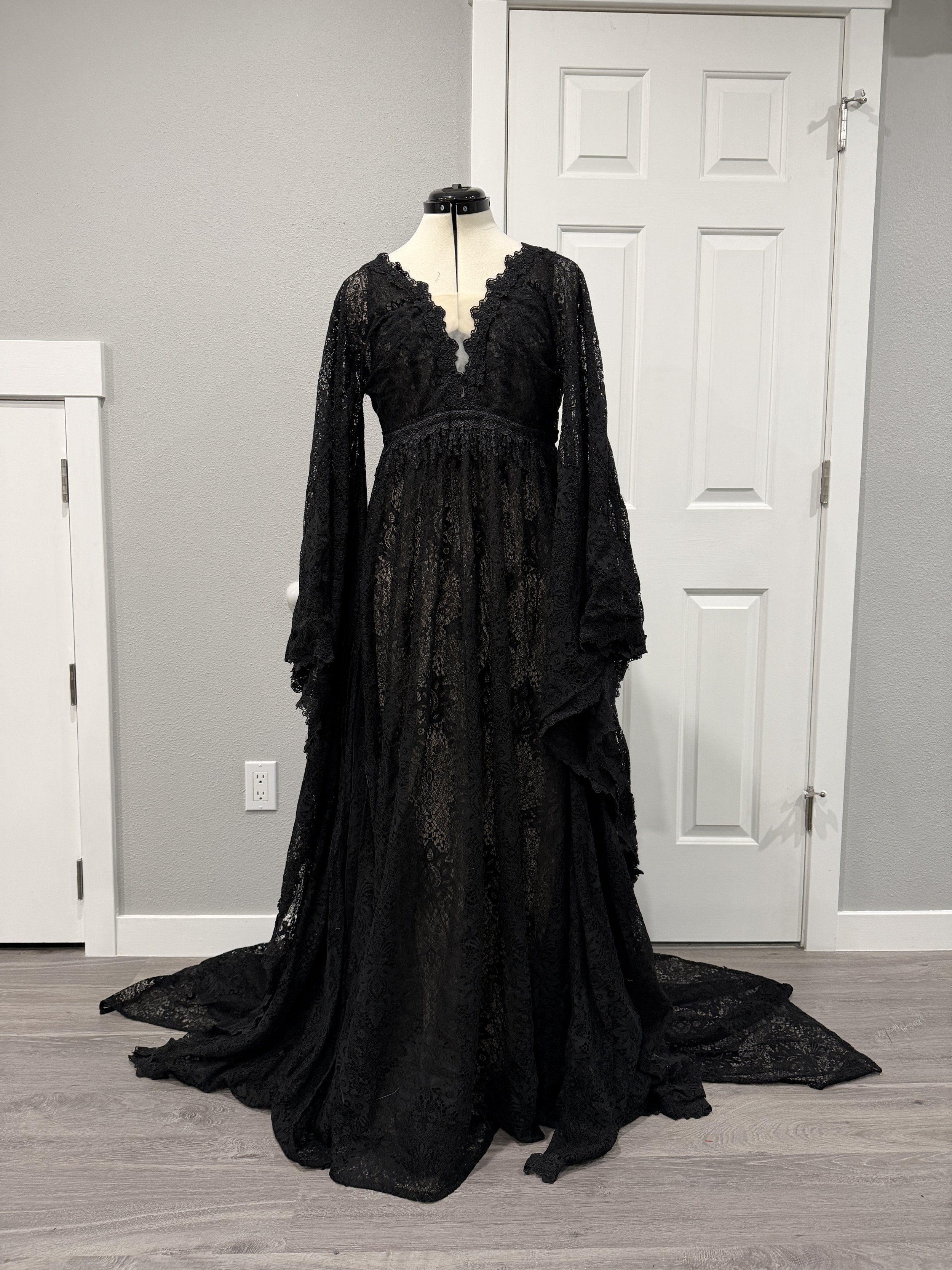 Black Vintage Lace (S-XL)