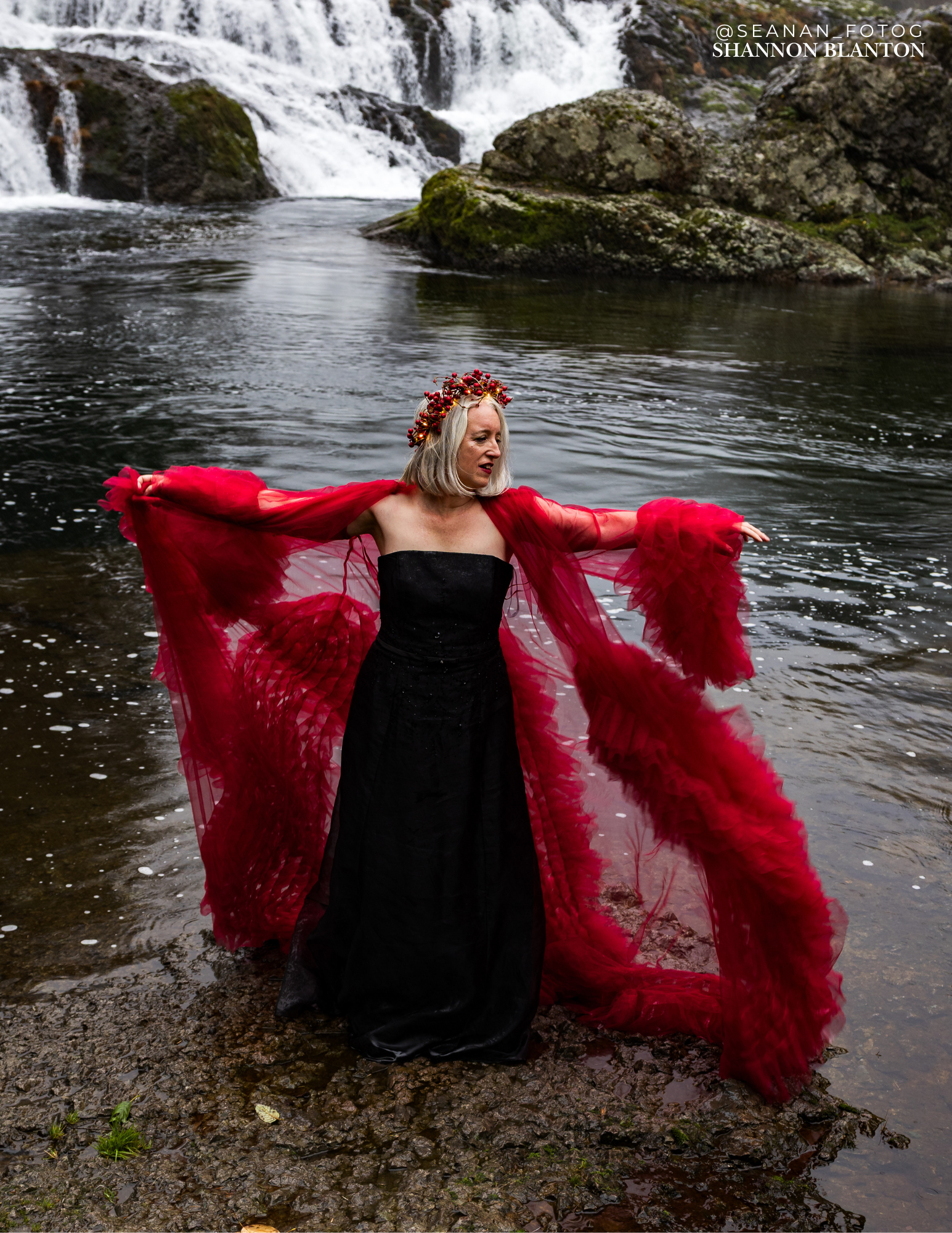 sylvia robe red 2.png