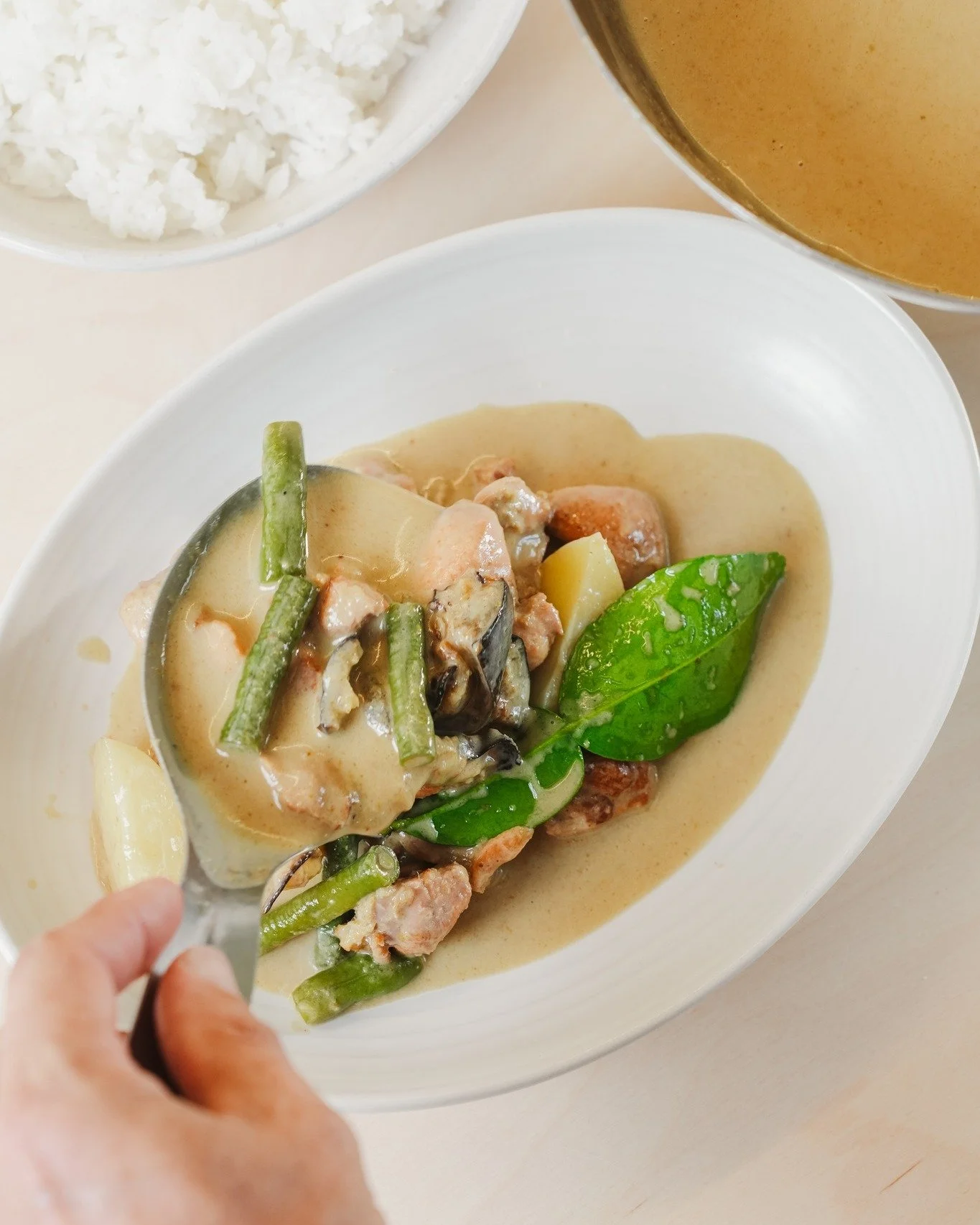 A mid-week favourite: Chicken Thai Green Curry...the homey way. It's fragrant, creamy and packed with that perfect balance of gentle heat, fresh herbs and zingy lime.

Grab your meals from our fridges at @100miletable (16 Banksia Drive) or @baygrocer