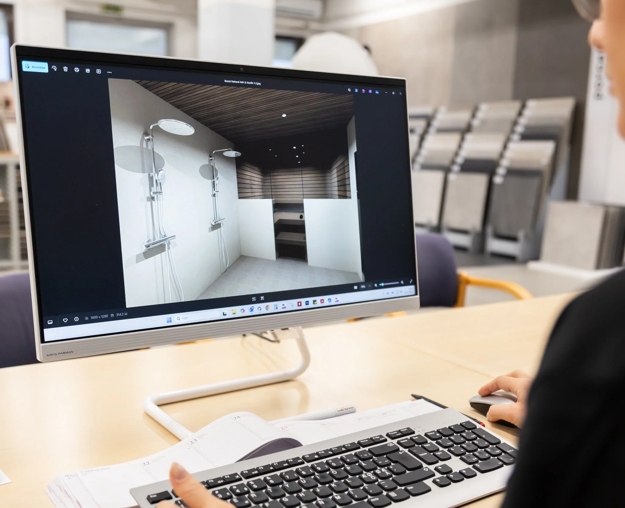 Tietokoneella näytetään kylpyhuoneen sisustus.