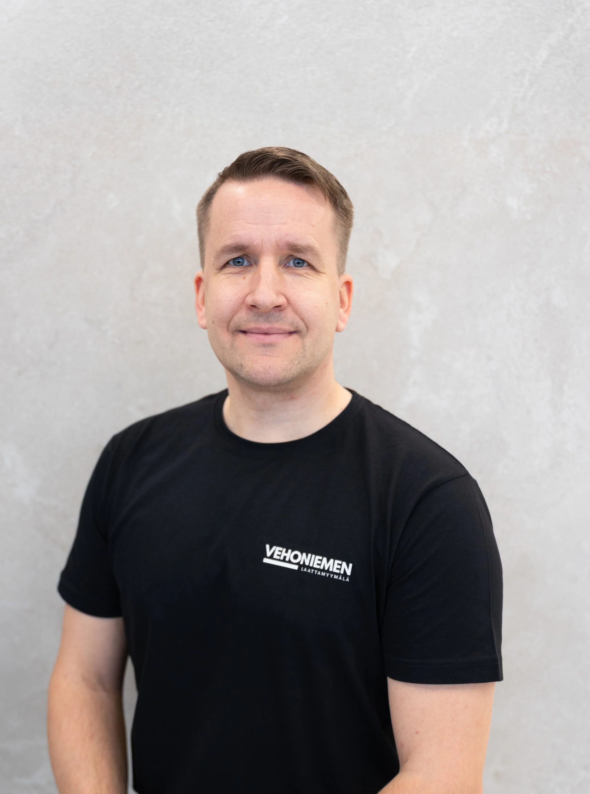 Projektimyyjä Lasse Miettola, Vehoniemen Laattamyymälä