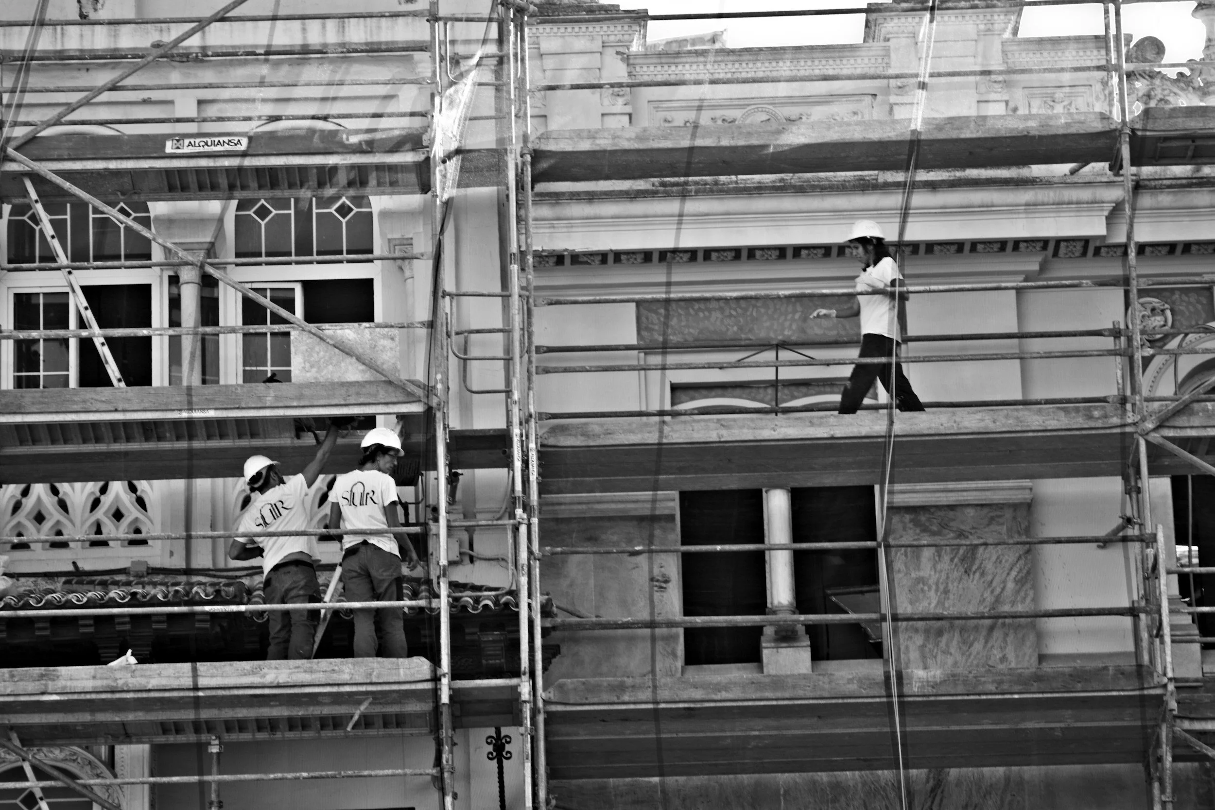 Architecte COPROAXIS en mission de direction de travaux – suivi de chantier et coordination des entreprises pour la rénovation d’une copropriété.