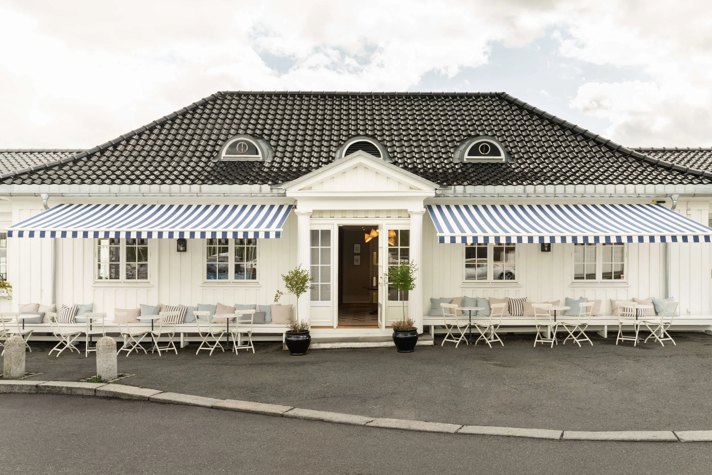 Sommerfest på Lanternen Brasserie – gjester samlet på terrasse