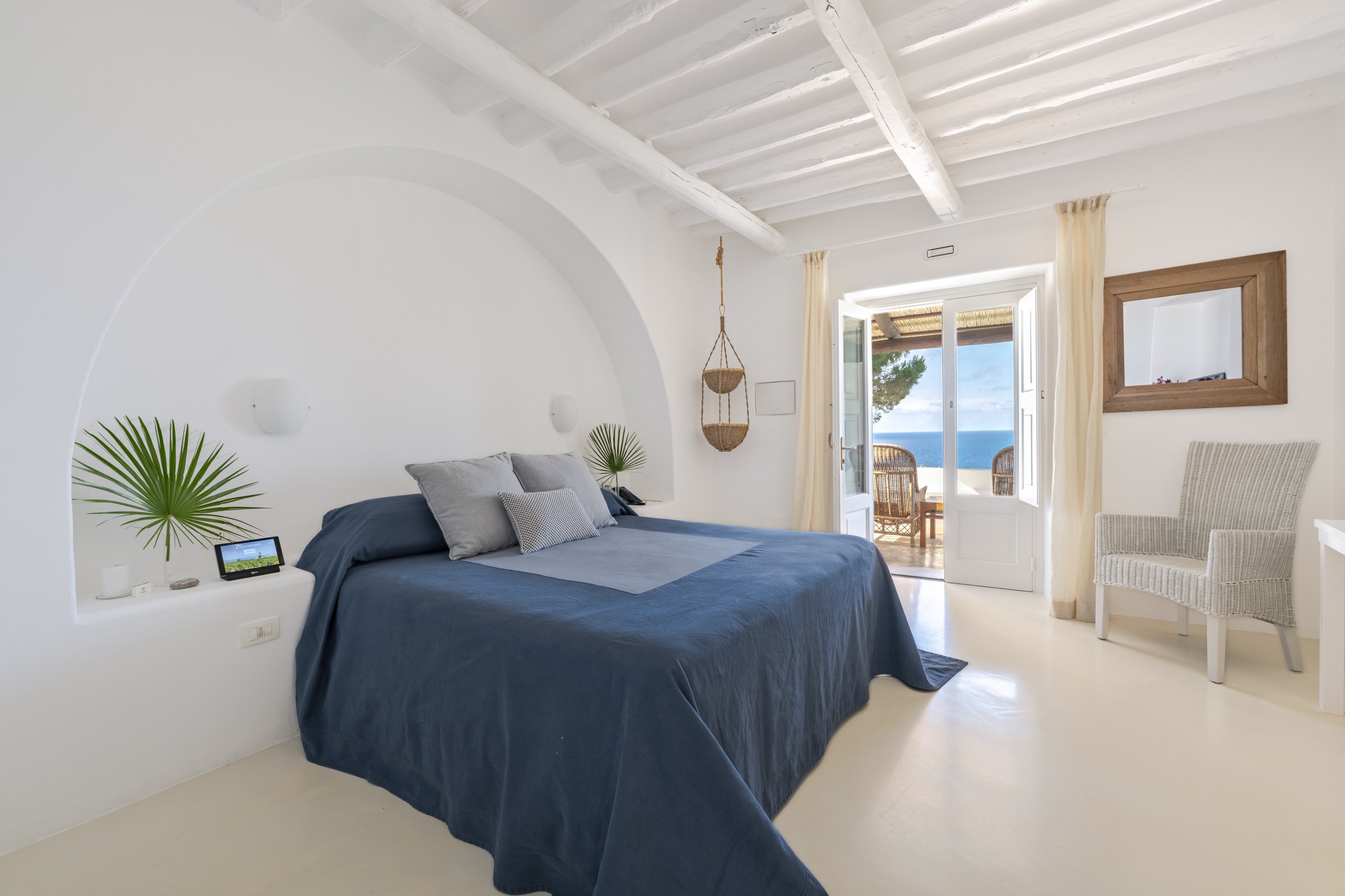 Capofaro-room-09_8.jpg