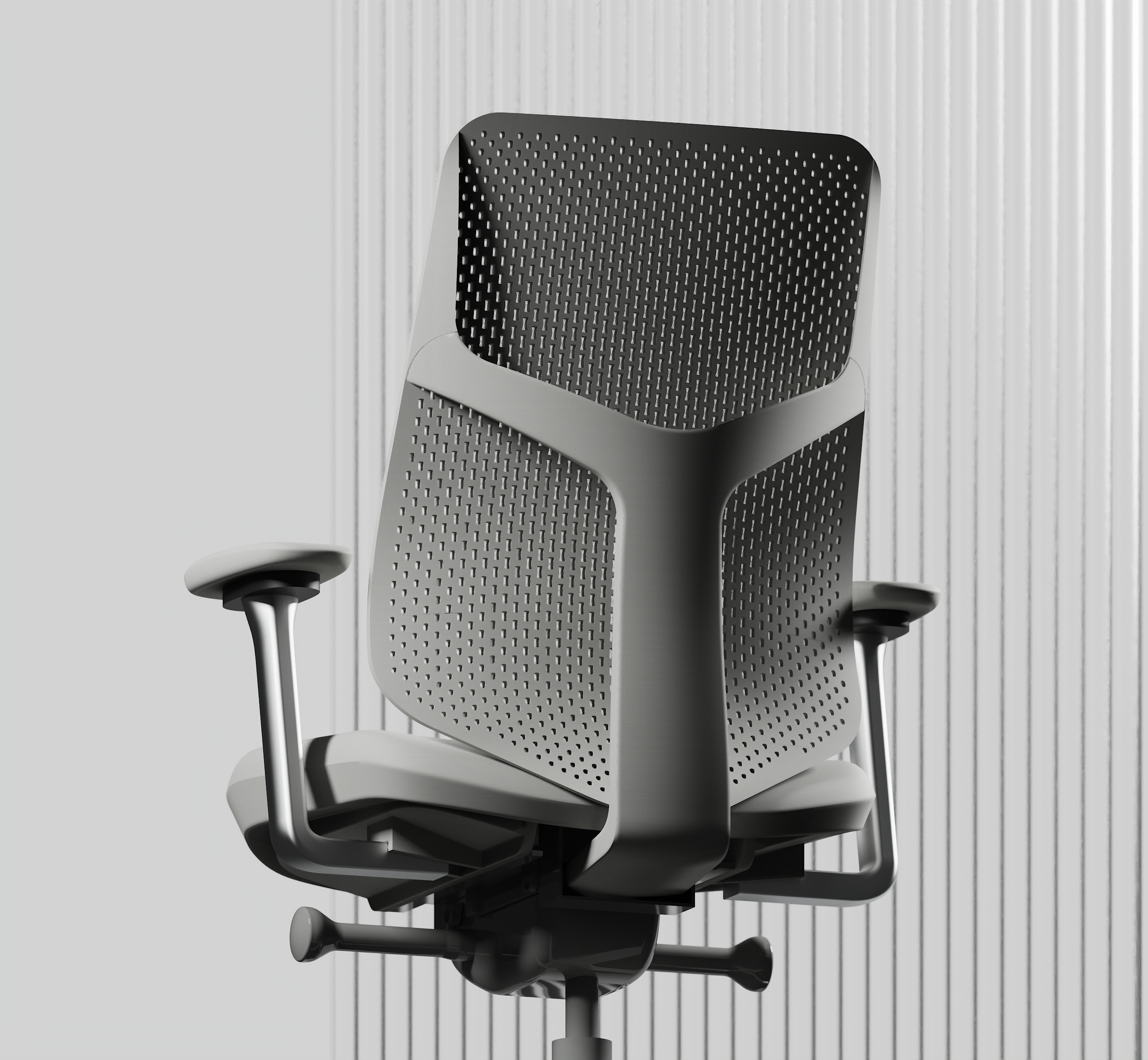 Sedia da ufficio ergonomica con schienale in rete perforata, braccioli e base a rotelle.