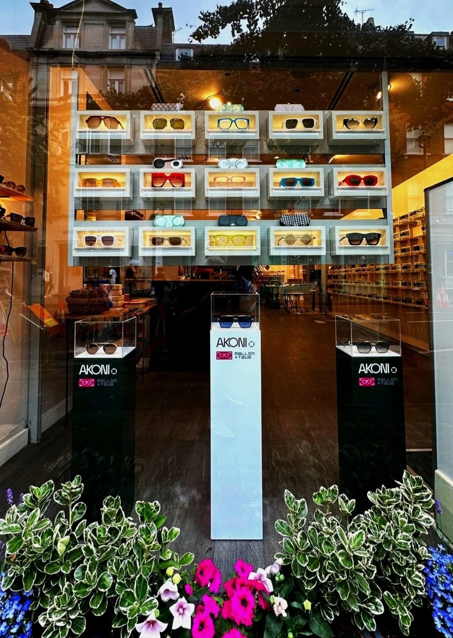 Akoni Display at Mallon+Taub Marylebone, London.jpg