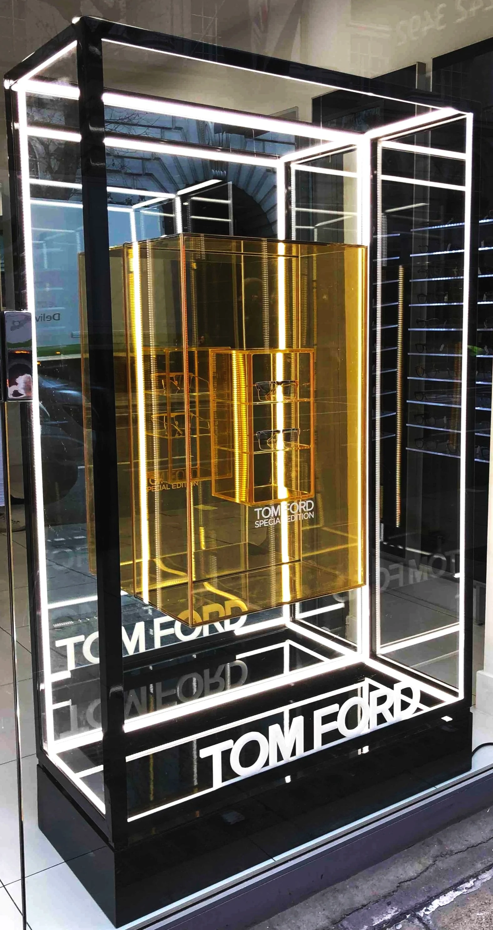Tom Ford Bespoke Luxury Lit Display bu Vision, Creative Visual Marketing.