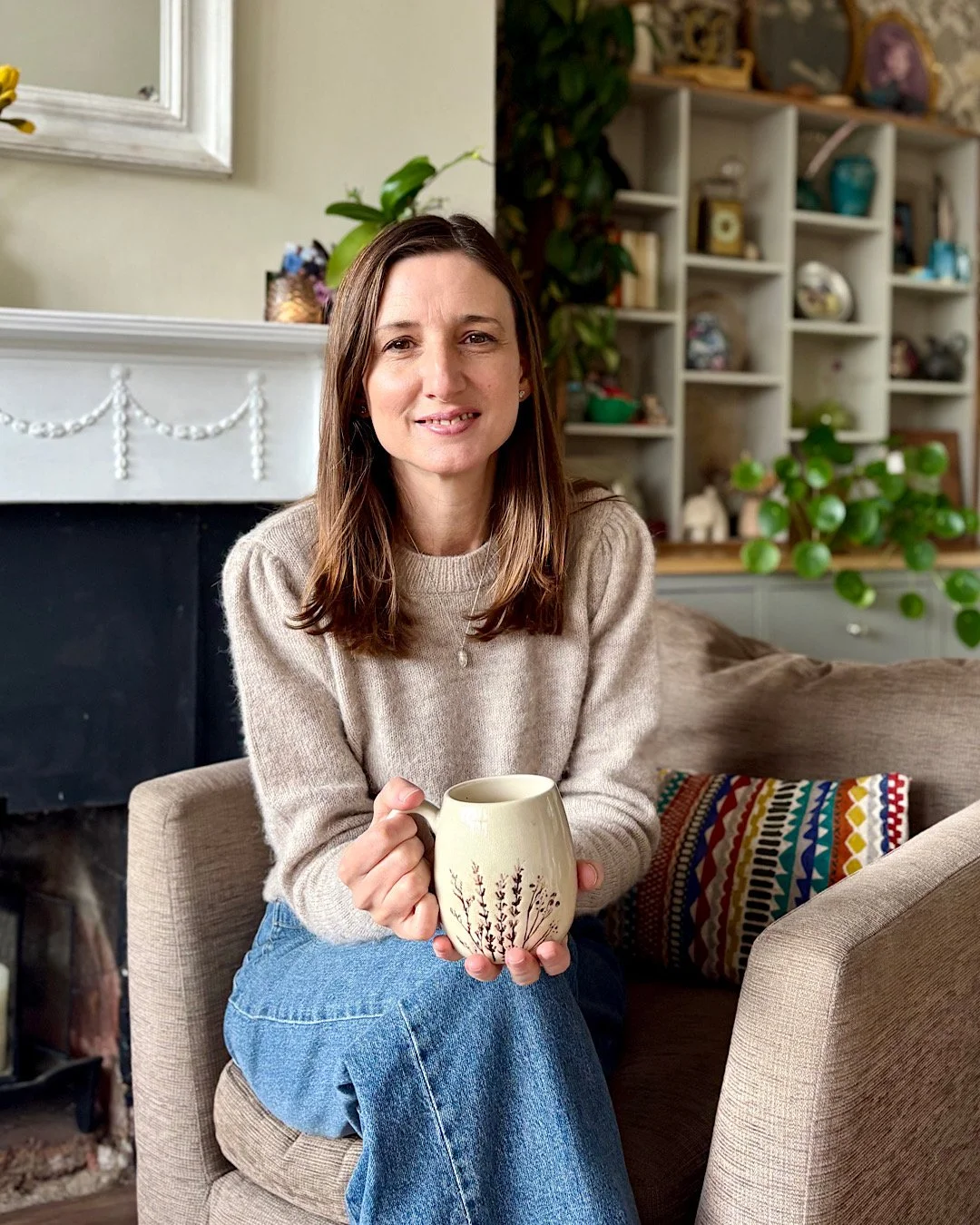 psychotherapist richmond in a cosy room with a cup, smiling