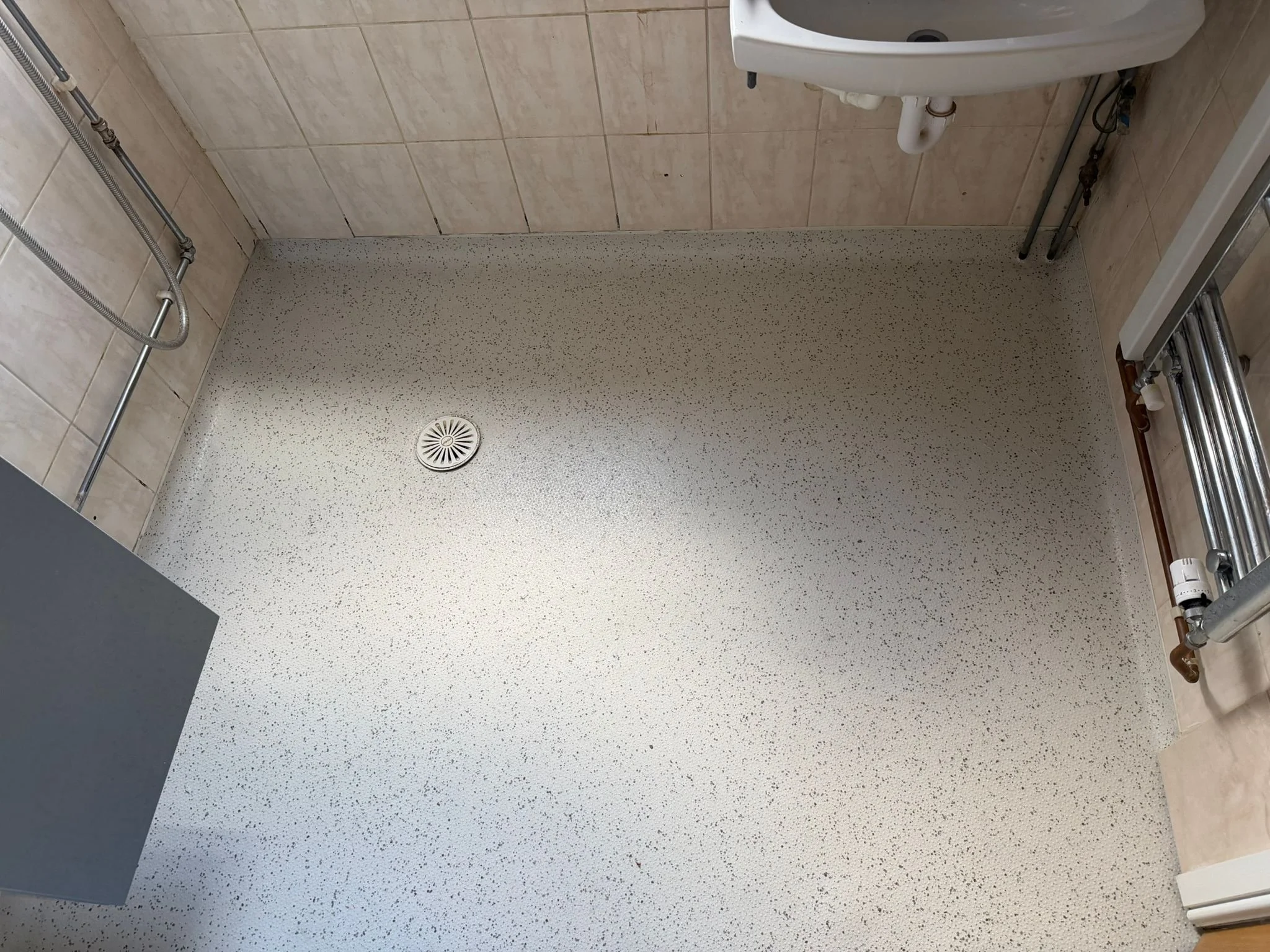 Grimsby Wet room - Polyflor Hydro Amazon - 2.jpeg