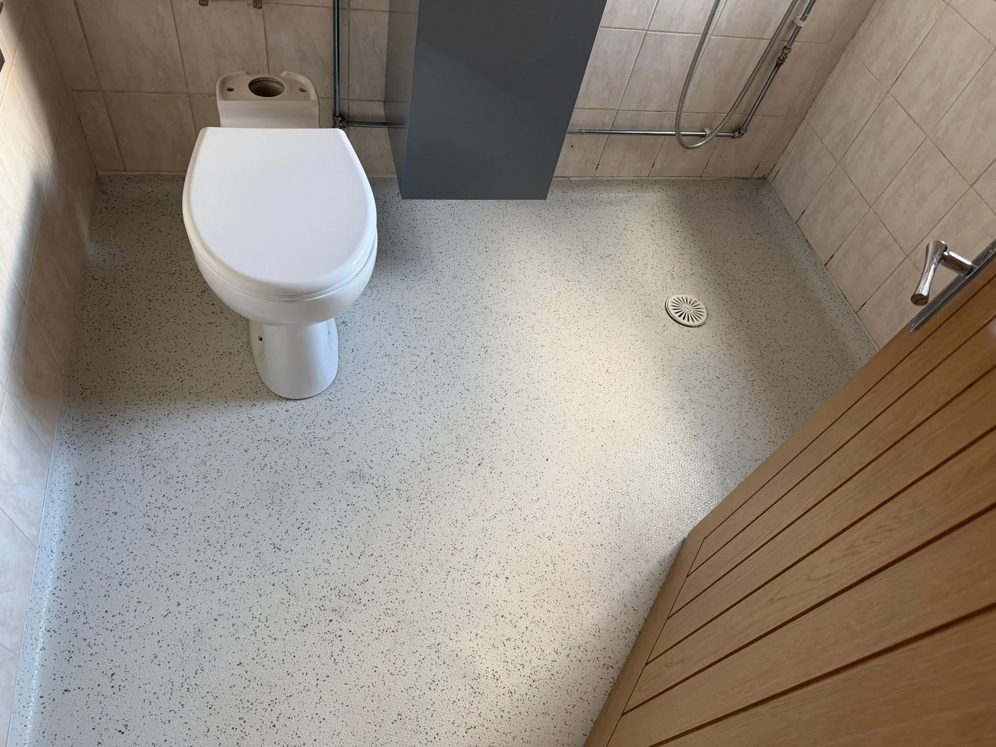 Grimsby Wet room - Polyflor Hydro Amazon - 3.jpeg