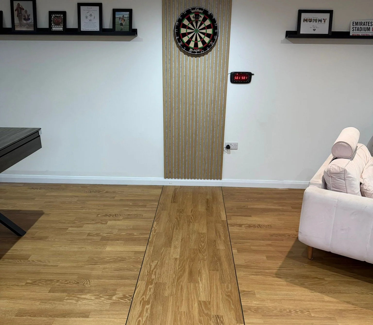 Karndean - Darts Oche - Bar - 2aWEB.jpeg