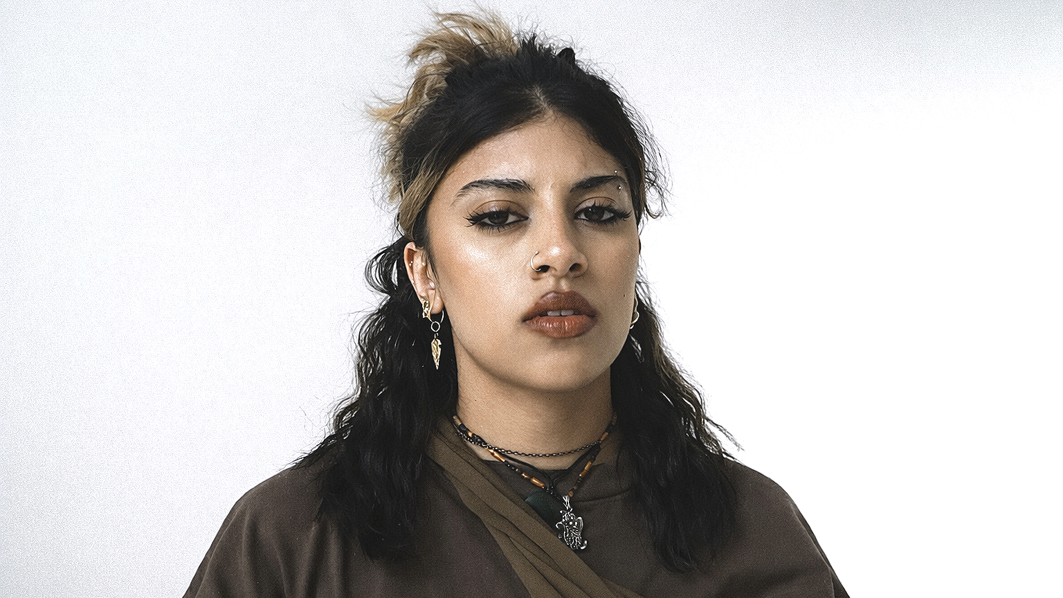 Under the radar - 5 artists to lstn. to this week.