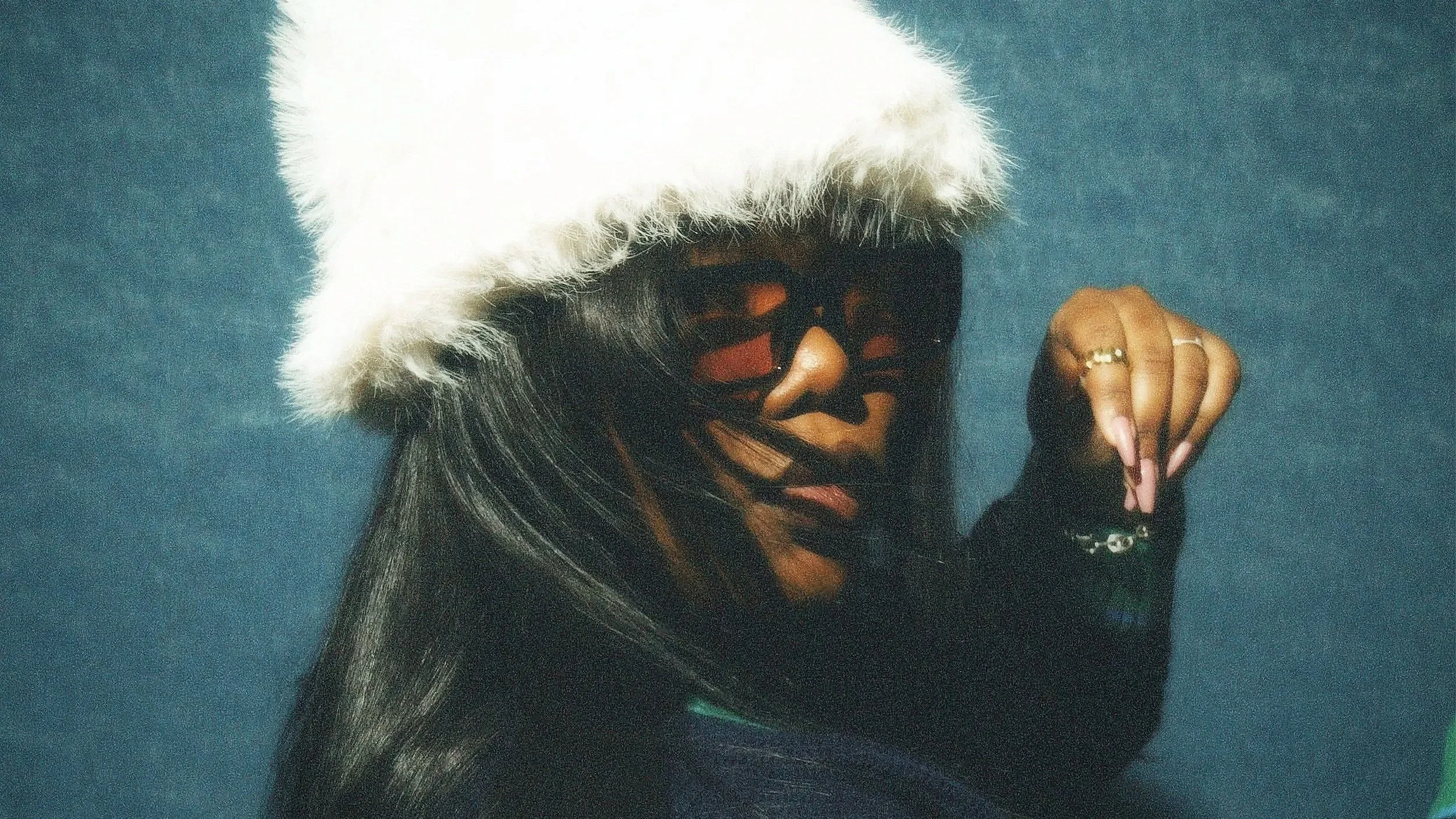 Lykuin introduces future single “En corps”, set to drop on thursday.