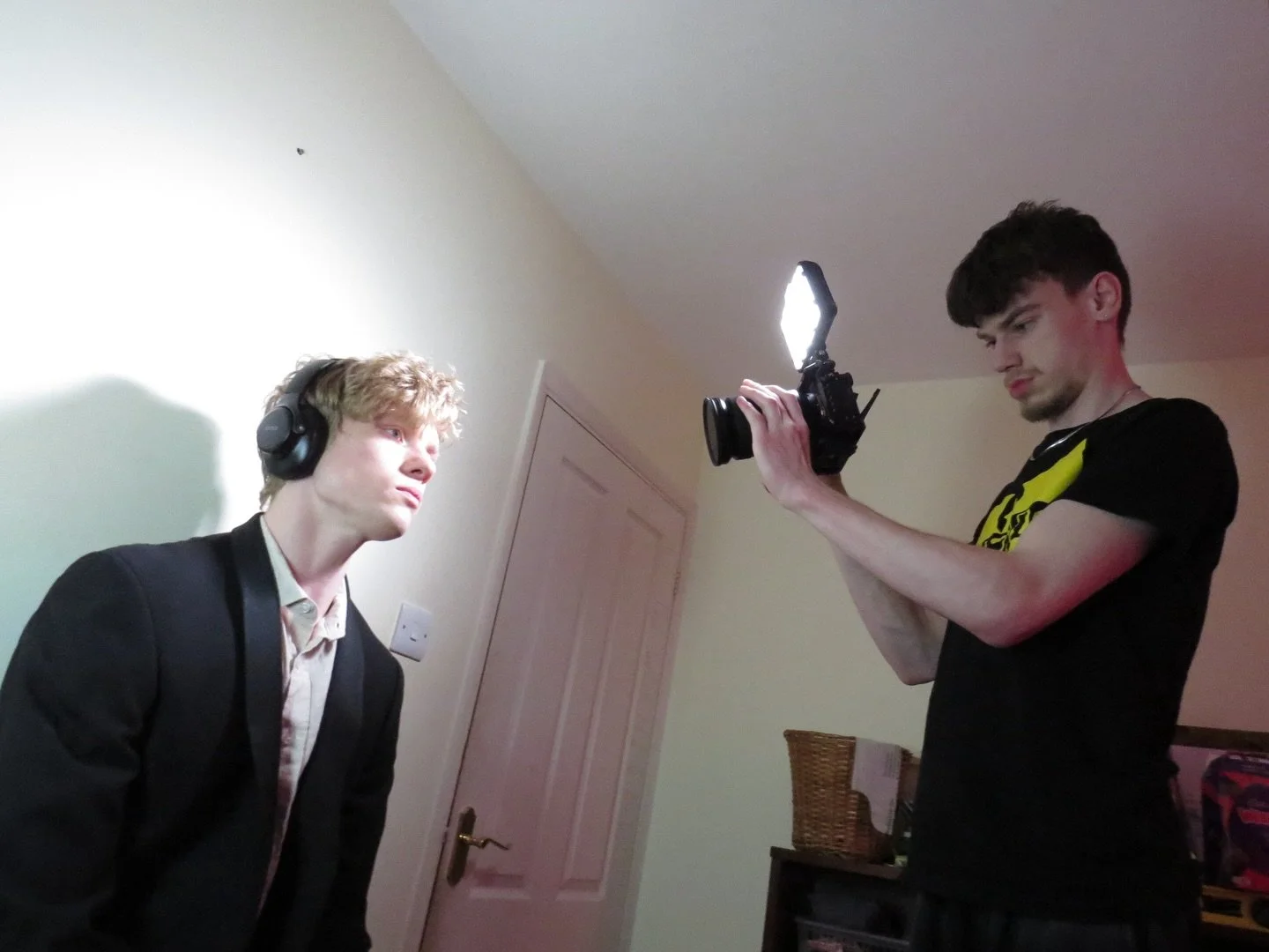 MY SHORT FILM DP DEBUT 📸 BTS: @_hb.photographs 

Super excited about this one with so much more on the way!! Congratulations @callum_gordon_mallett on bringing this incredible vision to life 👏

CR&Uuml;E🔗:
@callum_gordon_mallett 
@sophiexharrisonn
