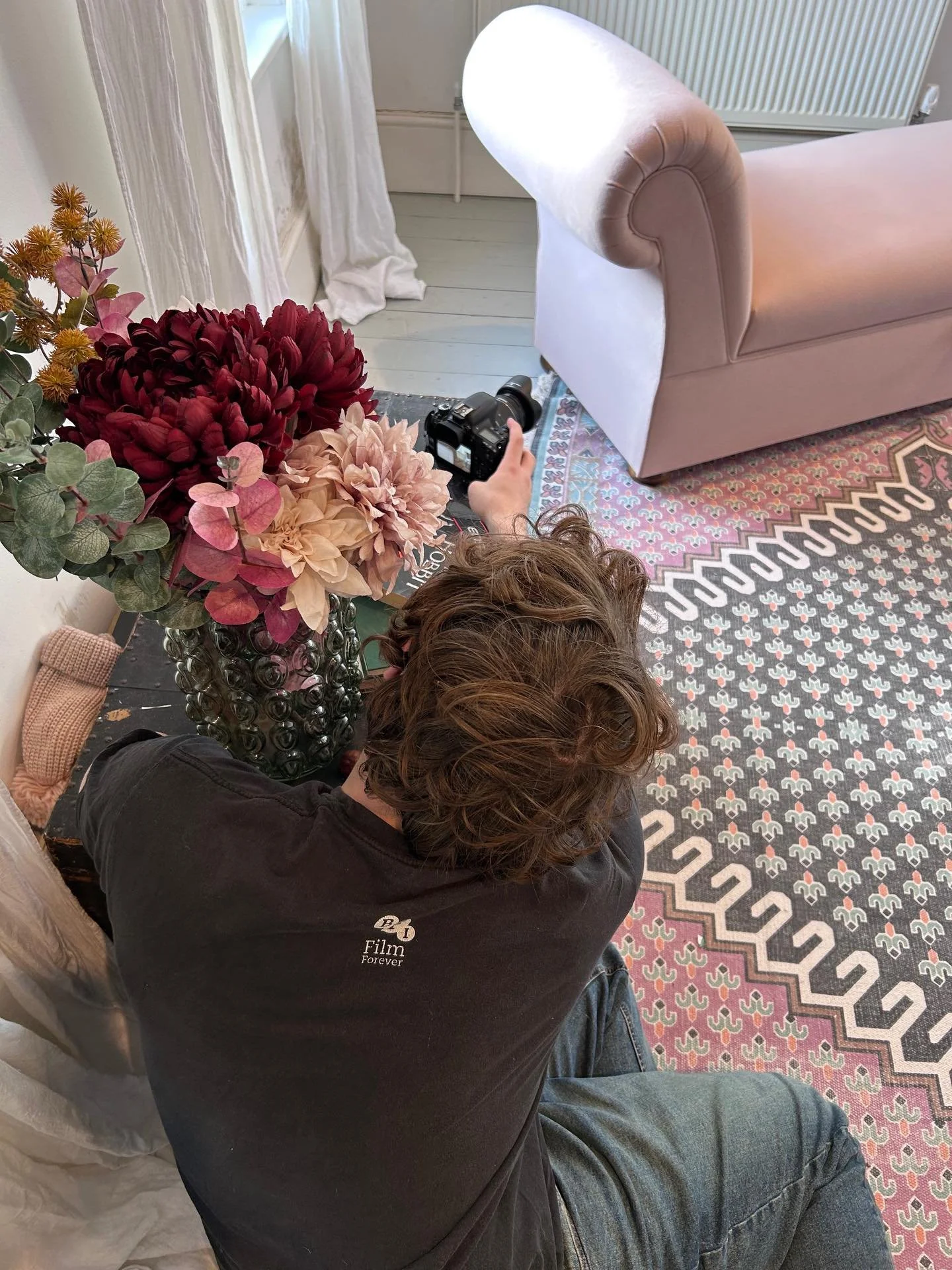 Getting that perfect shot&hellip;

Sitting pretty is our Lily Chaise available from our website.

#chaise #bedroomideas #interiordesign #handmade #pink